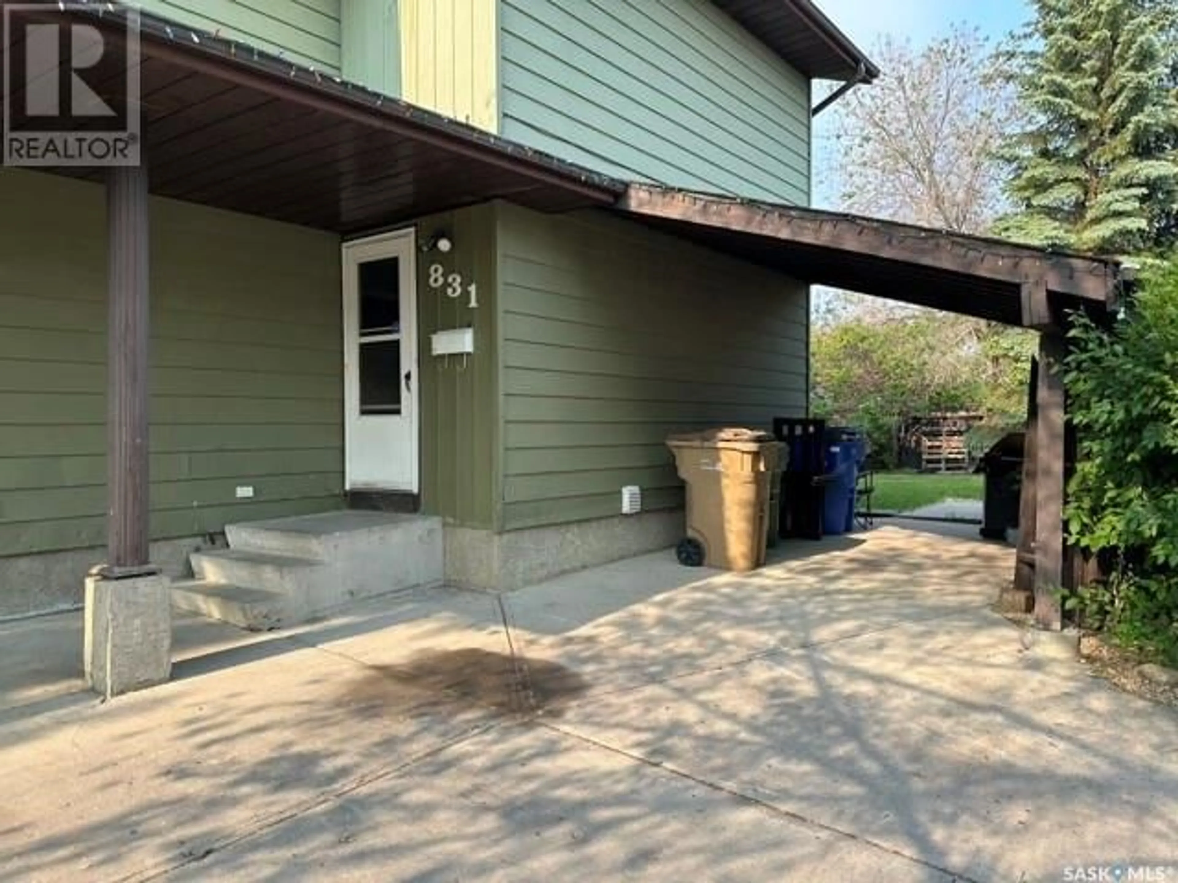 Patio, street for 831 DOLAN STREET, Regina Saskatchewan S4X1T6