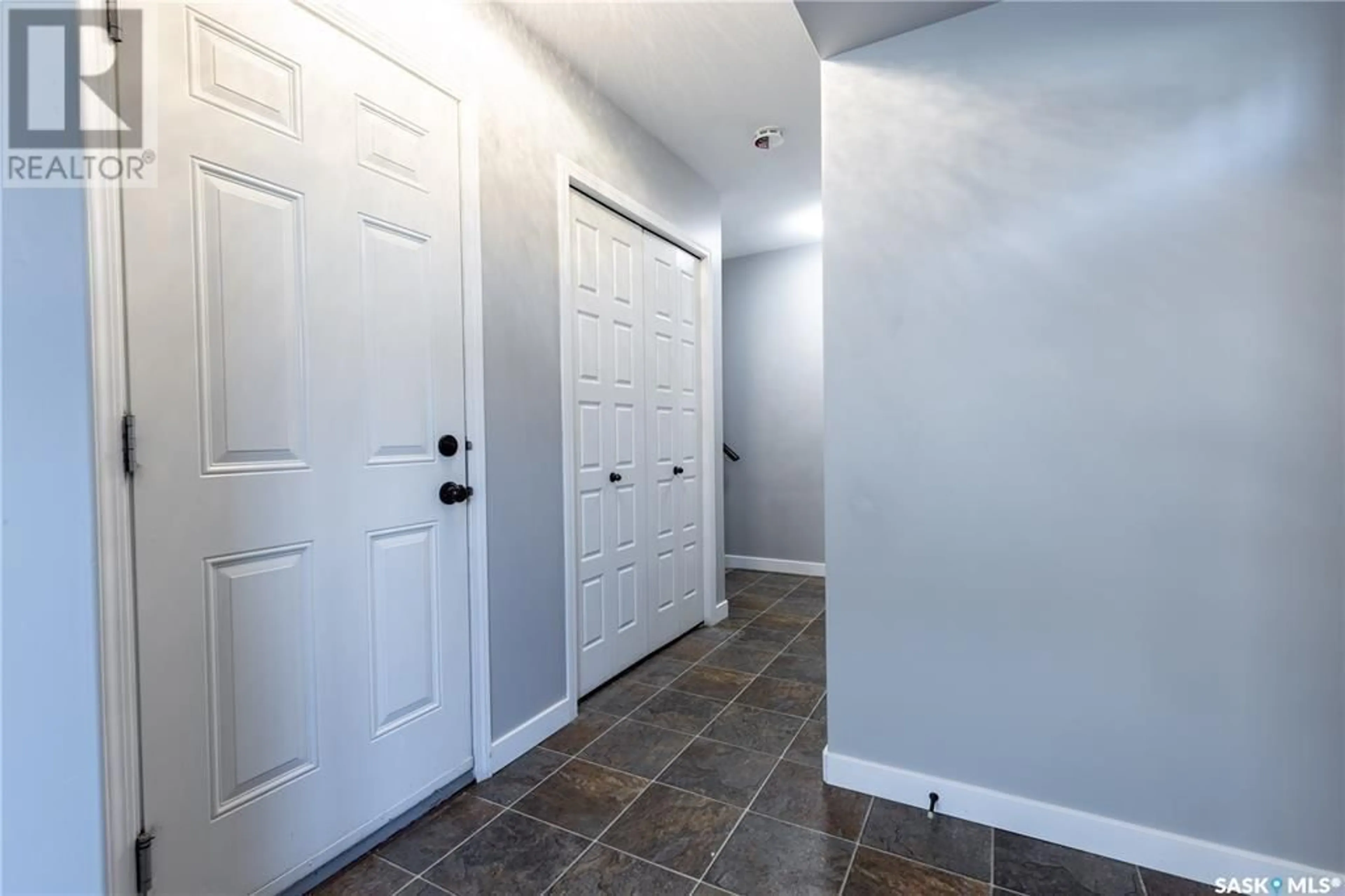Indoor entryway for 150 - 522 LANGLOIS WAY, Saskatoon Saskatchewan S7T0K8