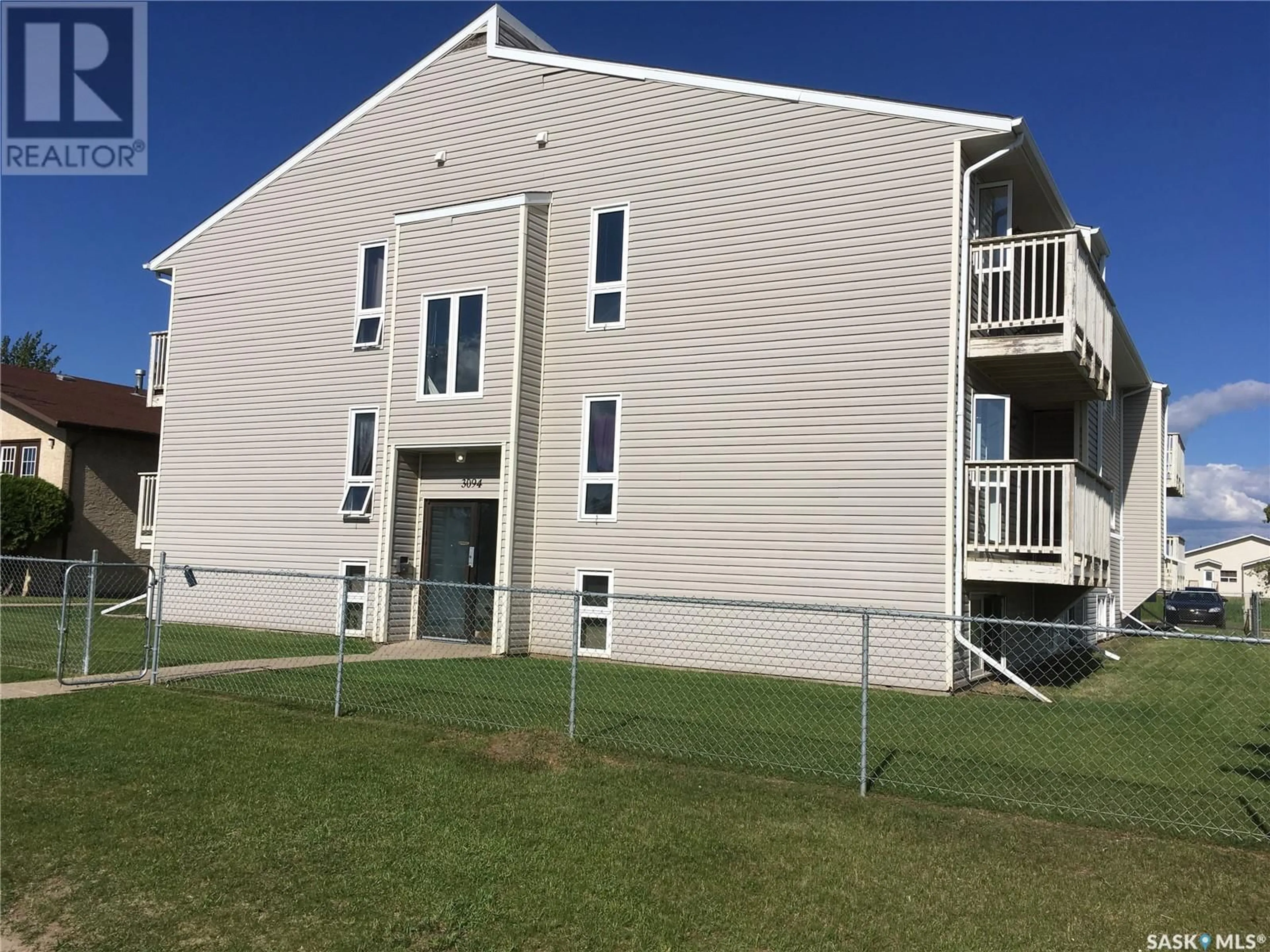 Home with vinyl exterior material, building for 104 - 3094 5TH AVENUE, Prince Albert Saskatchewan S6V6Z9