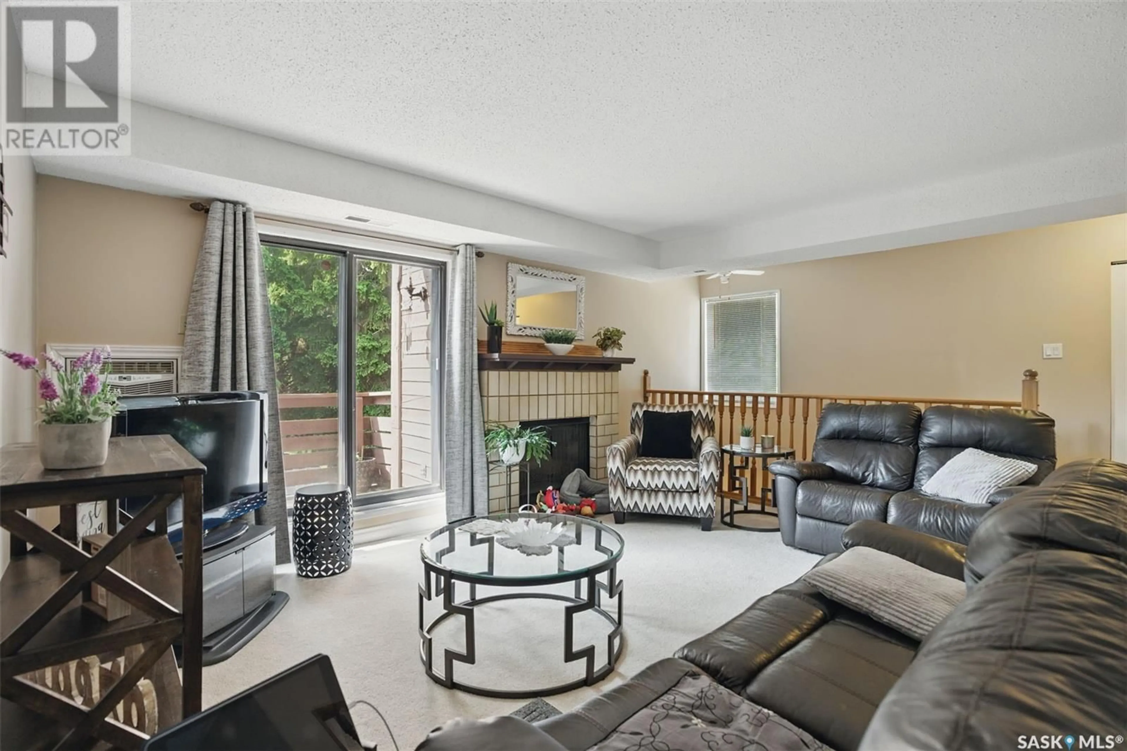 Living room with furniture, unknown for 203 - 443 PENDYGRASSE ROAD, Saskatoon Saskatchewan S7M5C1