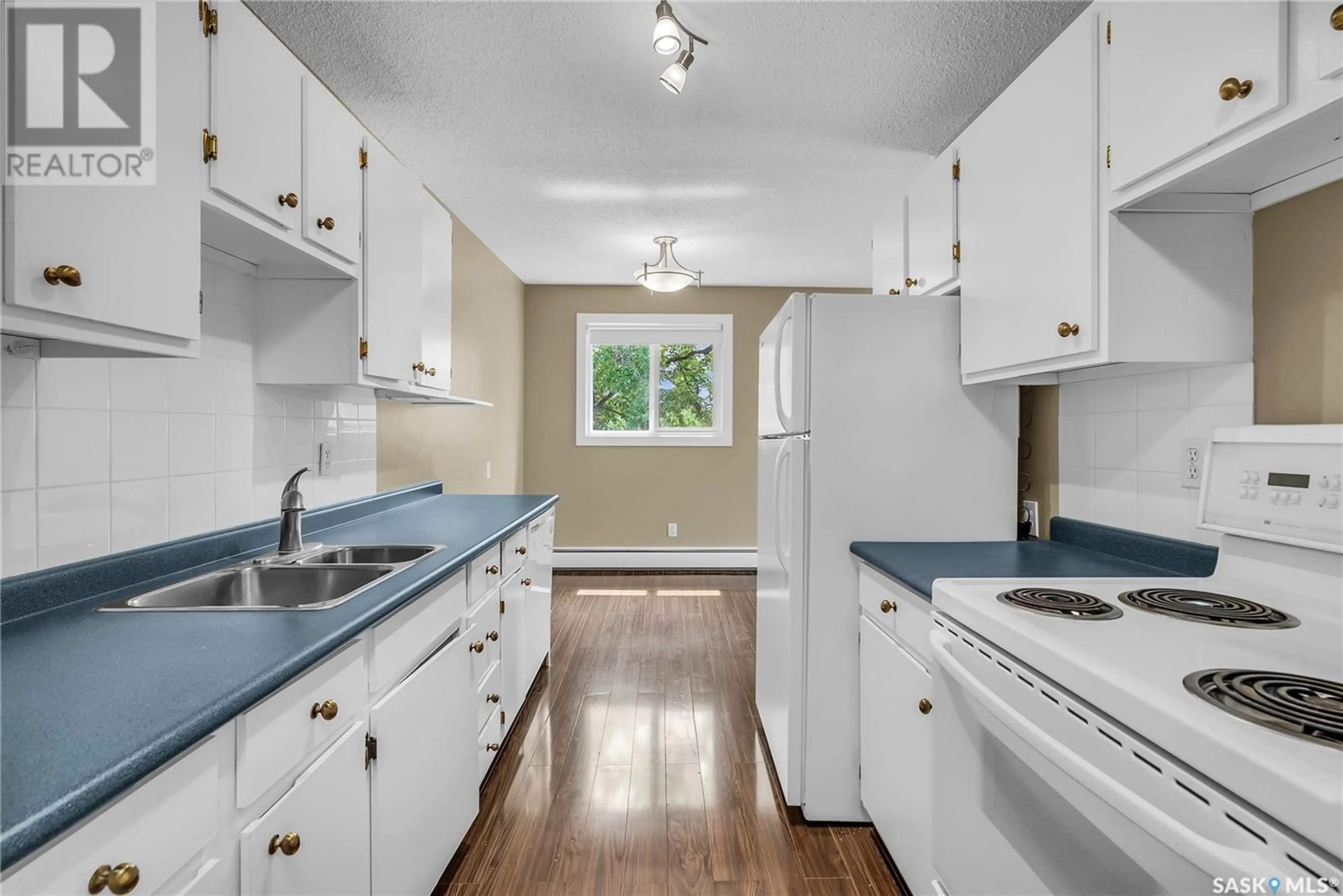 Standard kitchen, unknown for E - 20 719 10TH STREET, Saskatoon Saskatchewan S7H0H2