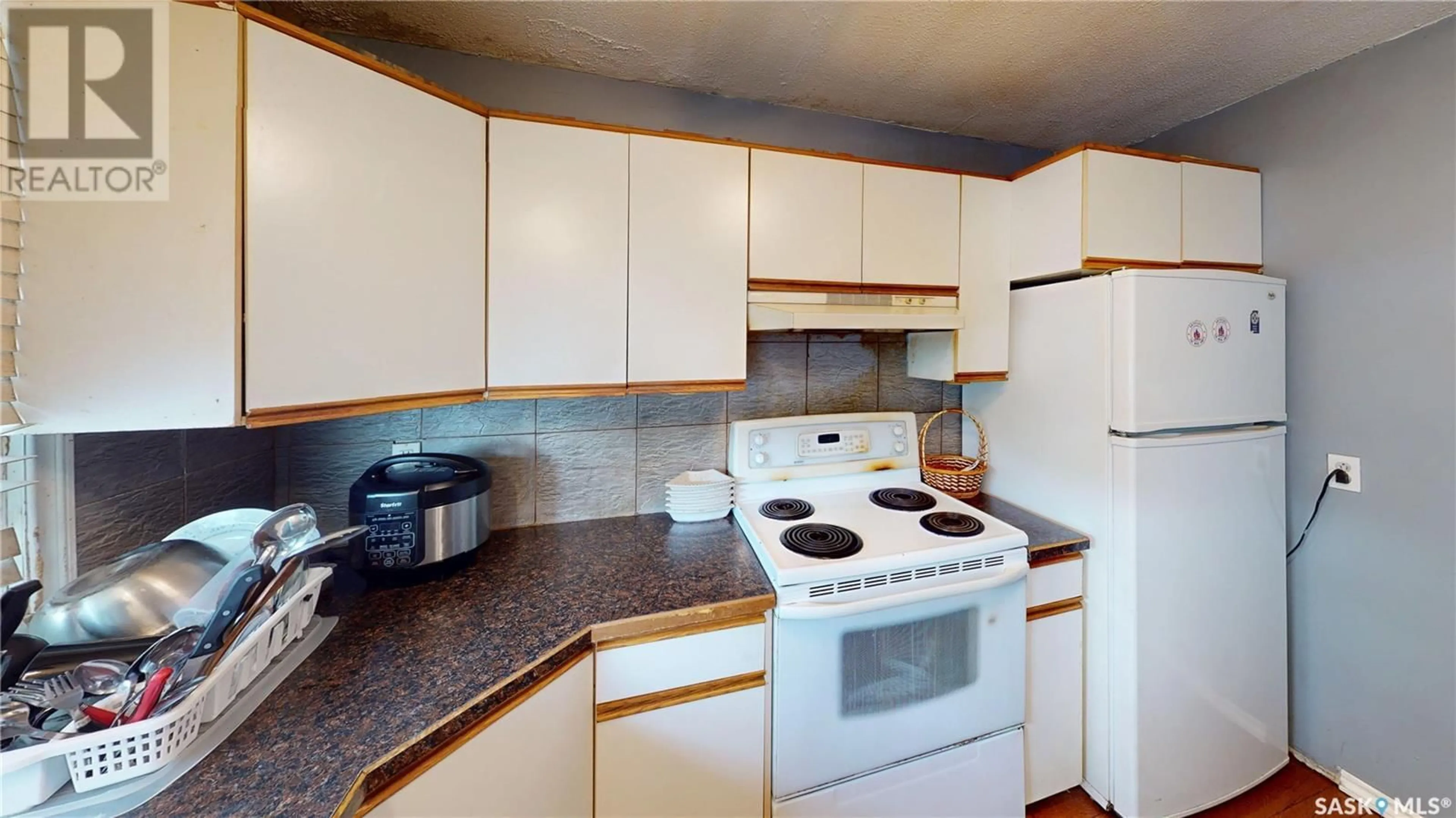 Standard kitchen, unknown for 54 FROOM CRESCENT, Regina Saskatchewan S4N0T9