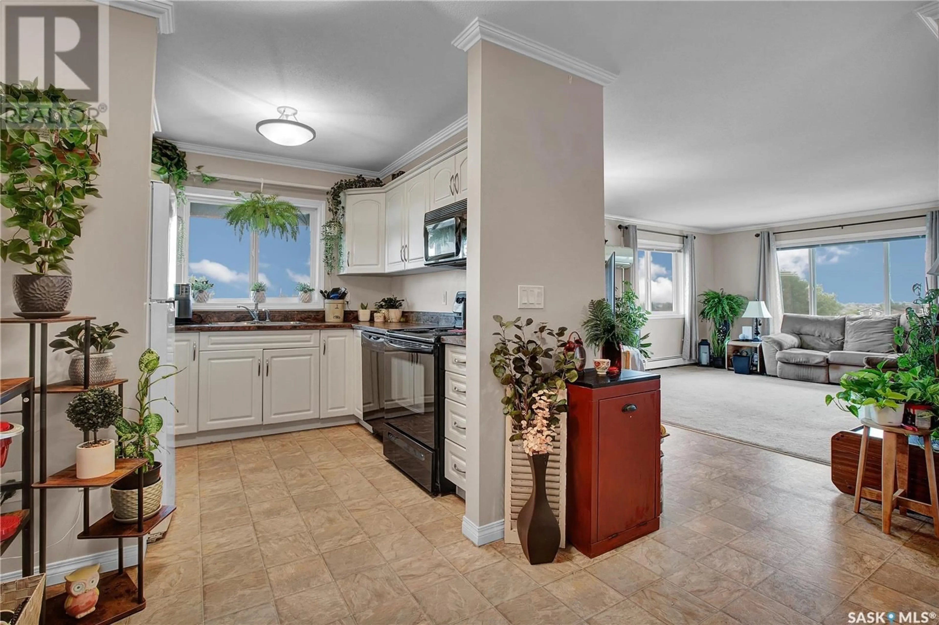 Open concept kitchen, ceramic/tile floor for 600 - 412 CENTENNIAL BOULEVARD, Warman Saskatchewan S0K4S1