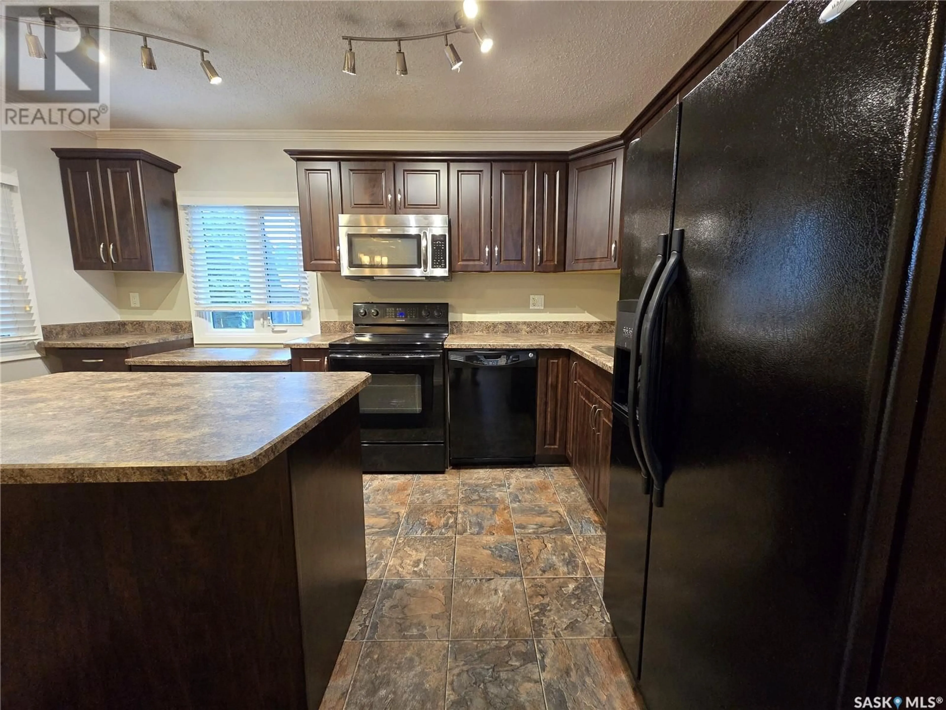 Open concept kitchen, unknown for E - 300 MAPLE STREET, Saskatoon Saskatchewan S7J0A5