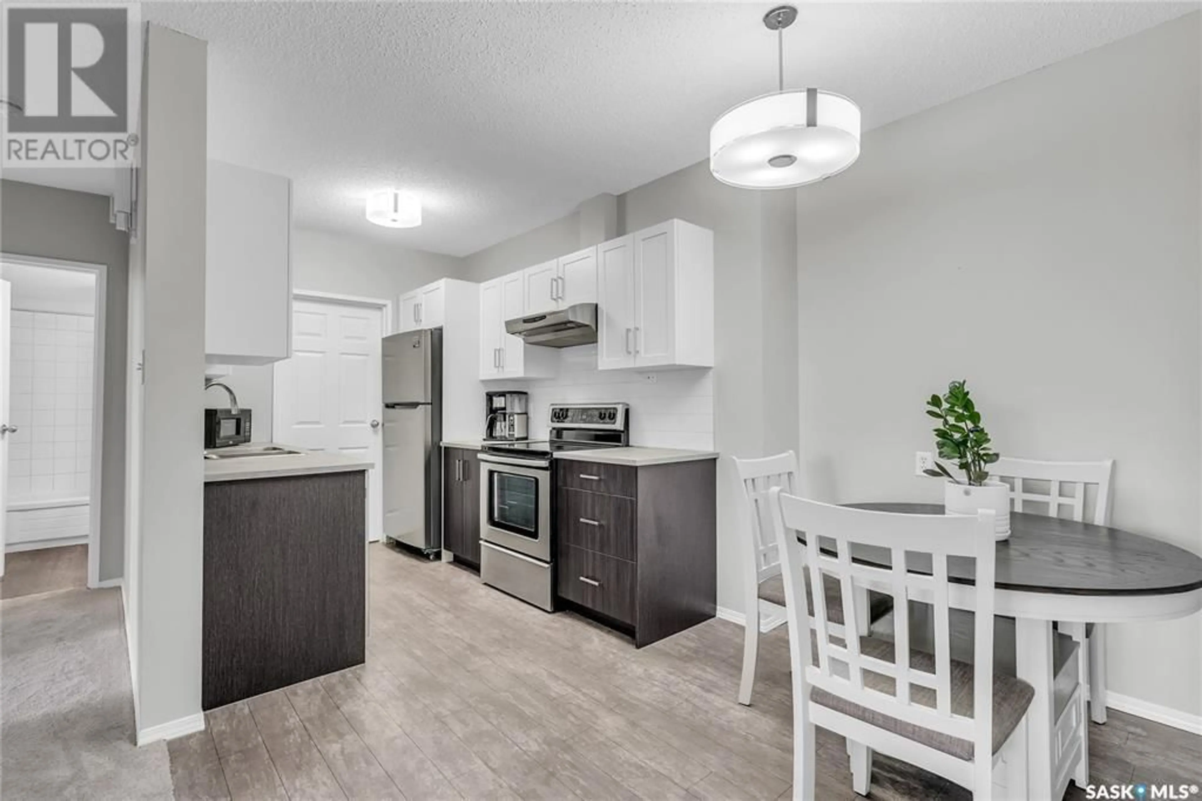 Standard kitchen, unknown for A - 802 KINGSMERE BOULEVARD, Saskatoon Saskatchewan S7J4B7