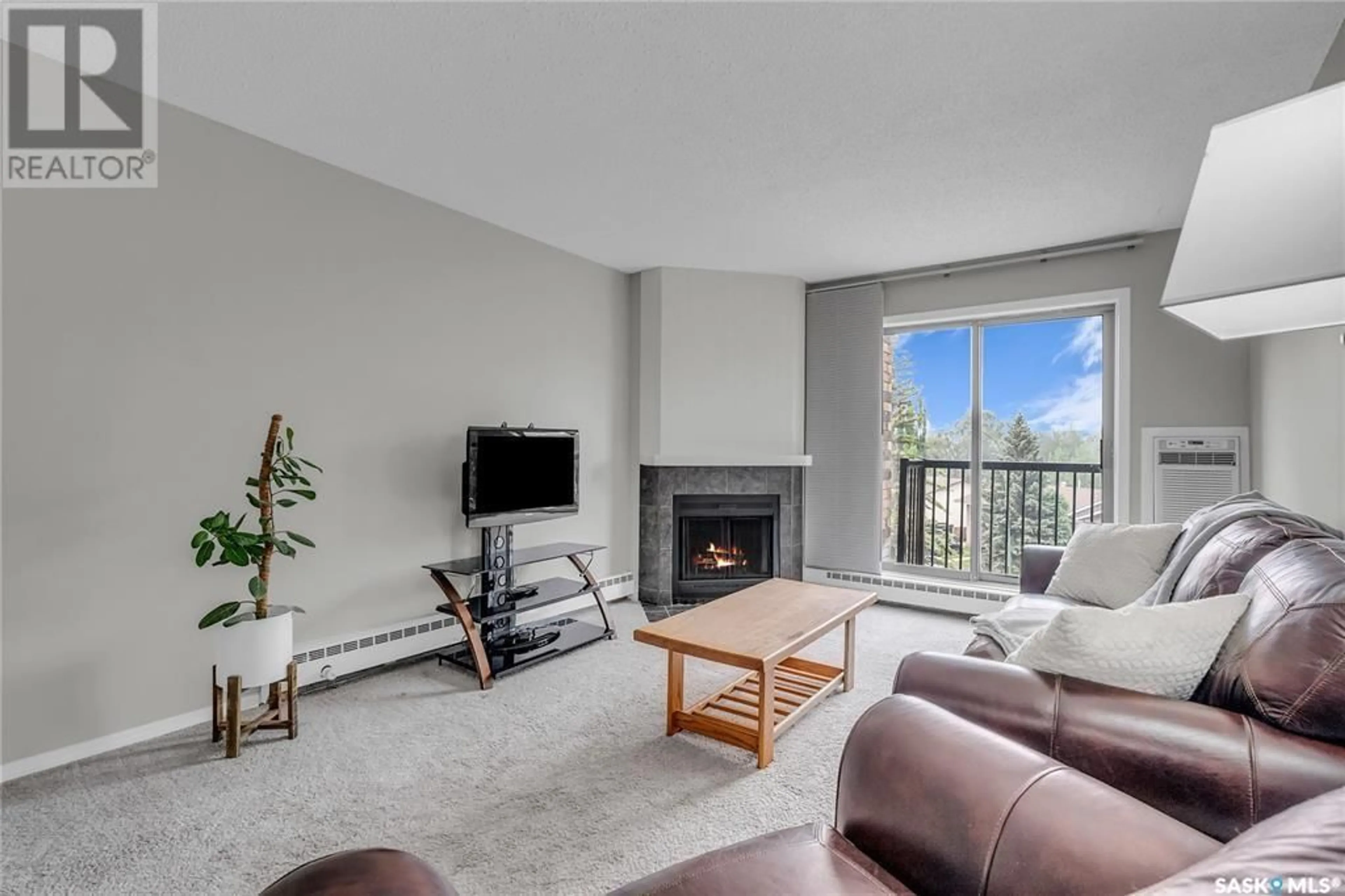Living room with furniture, unknown for A - 802 KINGSMERE BOULEVARD, Saskatoon Saskatchewan S7J4B7