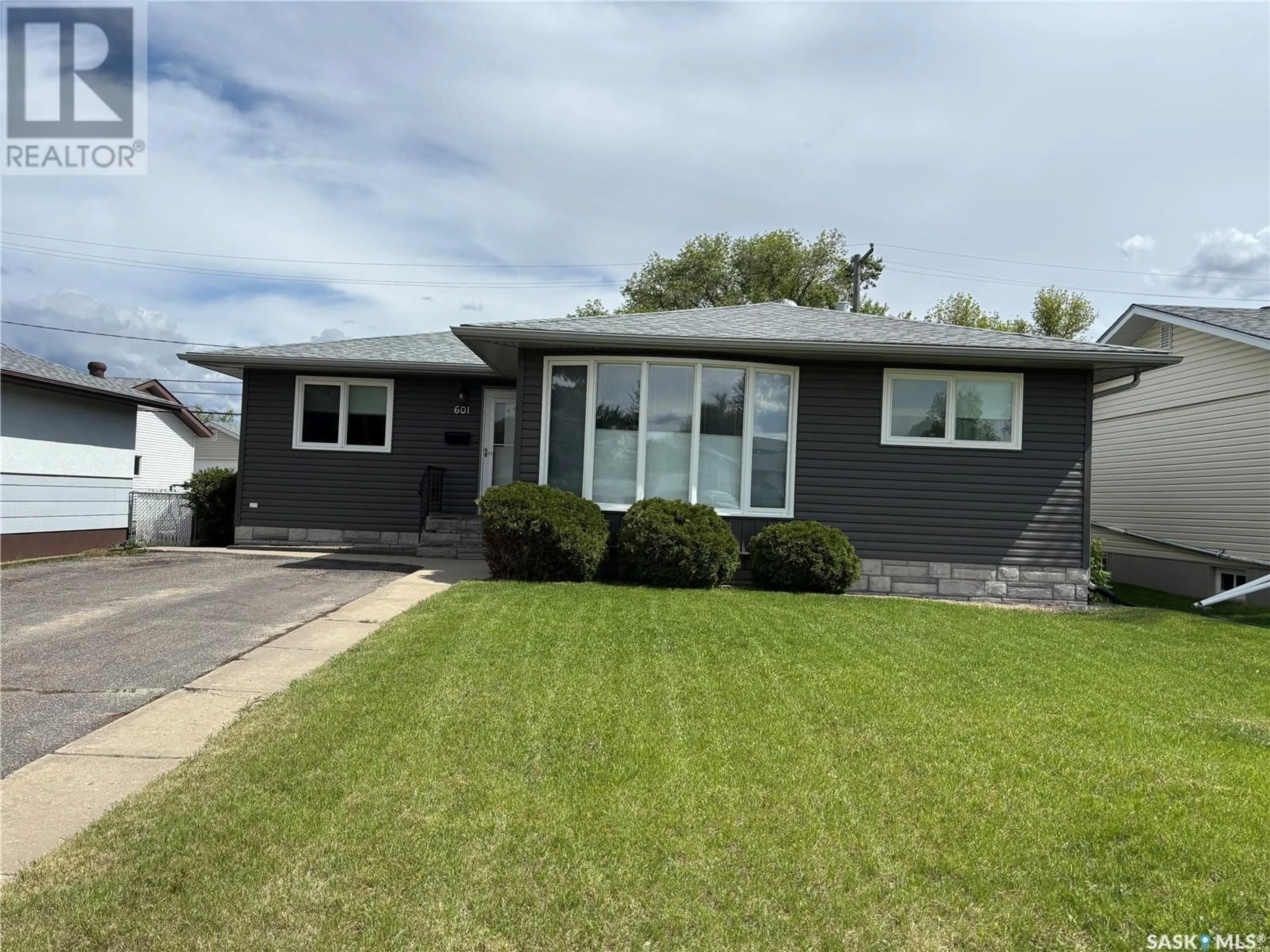 Home with vinyl exterior material, street for 601 2ND AVENUE, Swift Current Saskatchewan S9H3J9