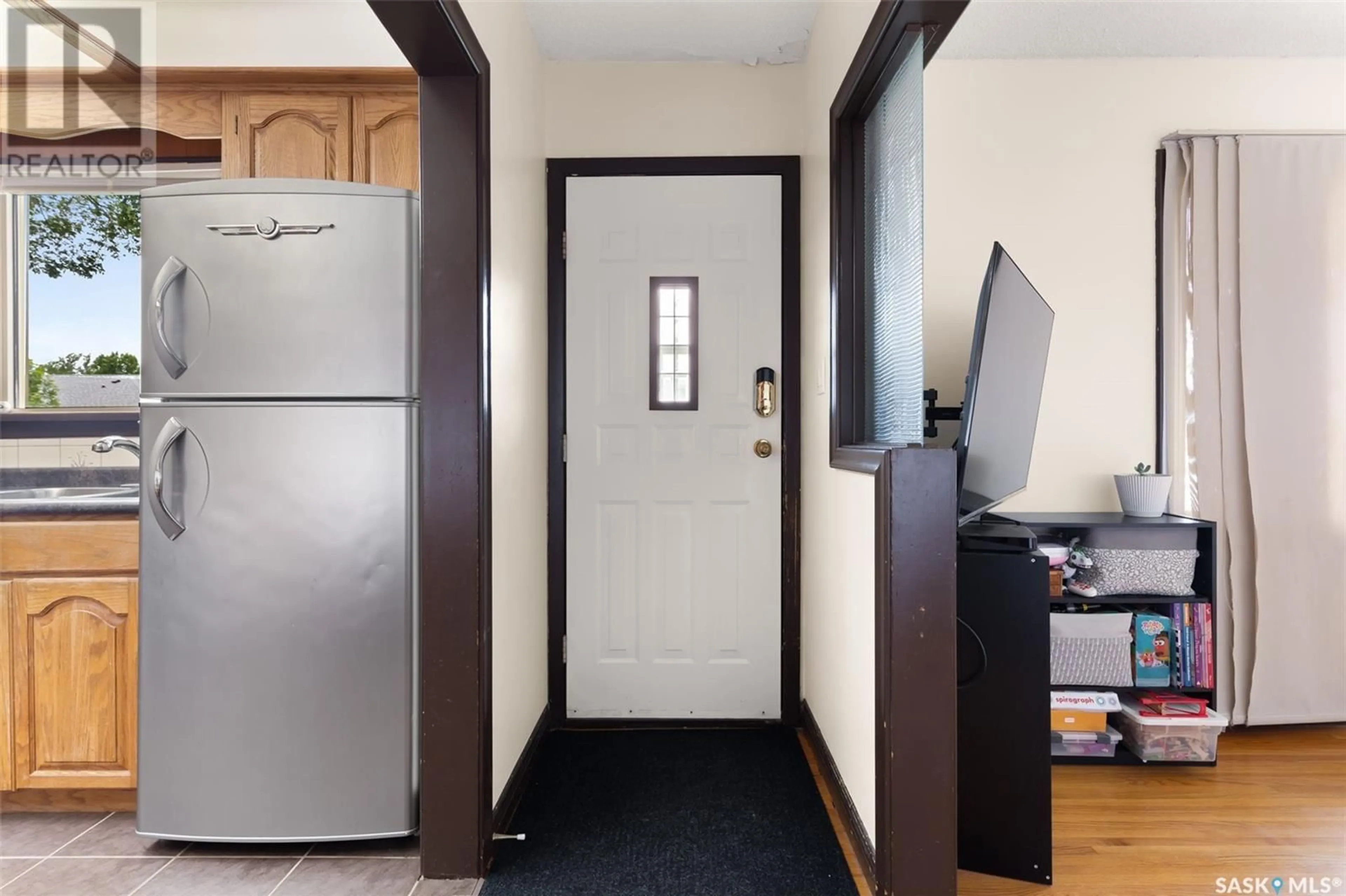 Indoor entryway for 1345 ROYAL STREET, Regina Saskatchewan S4T5A2