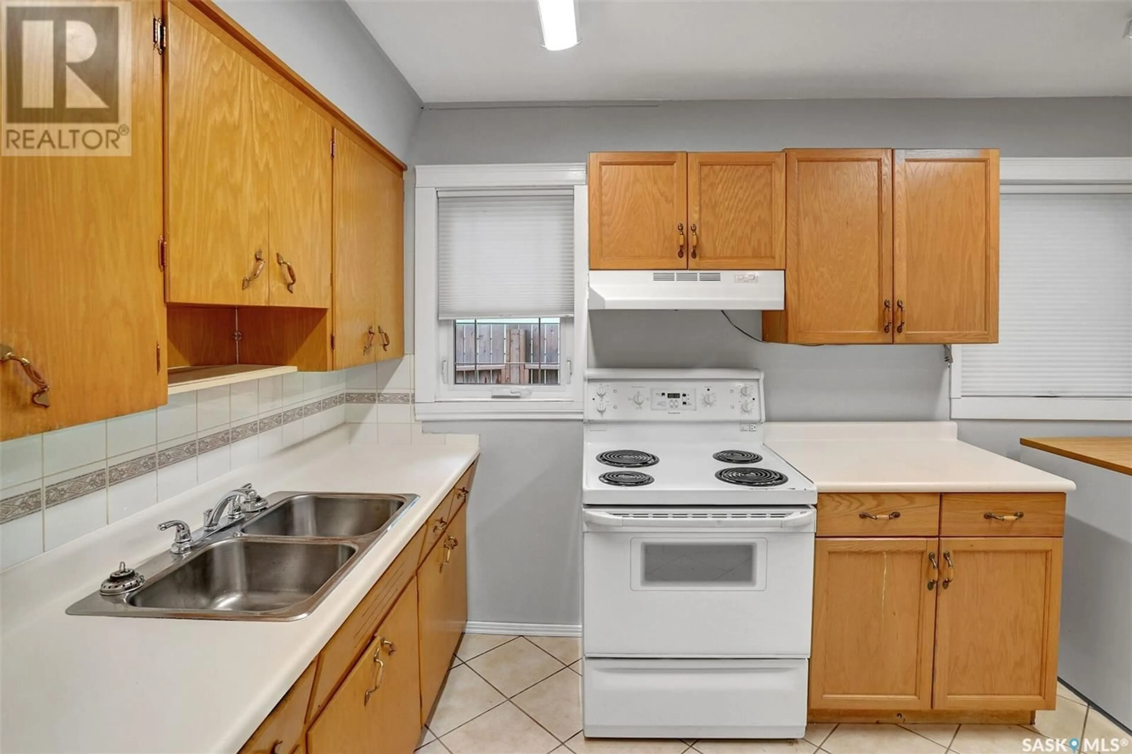 Standard kitchen, unknown for 1143 WASCANA STREET, Regina Saskatchewan S4T4H9