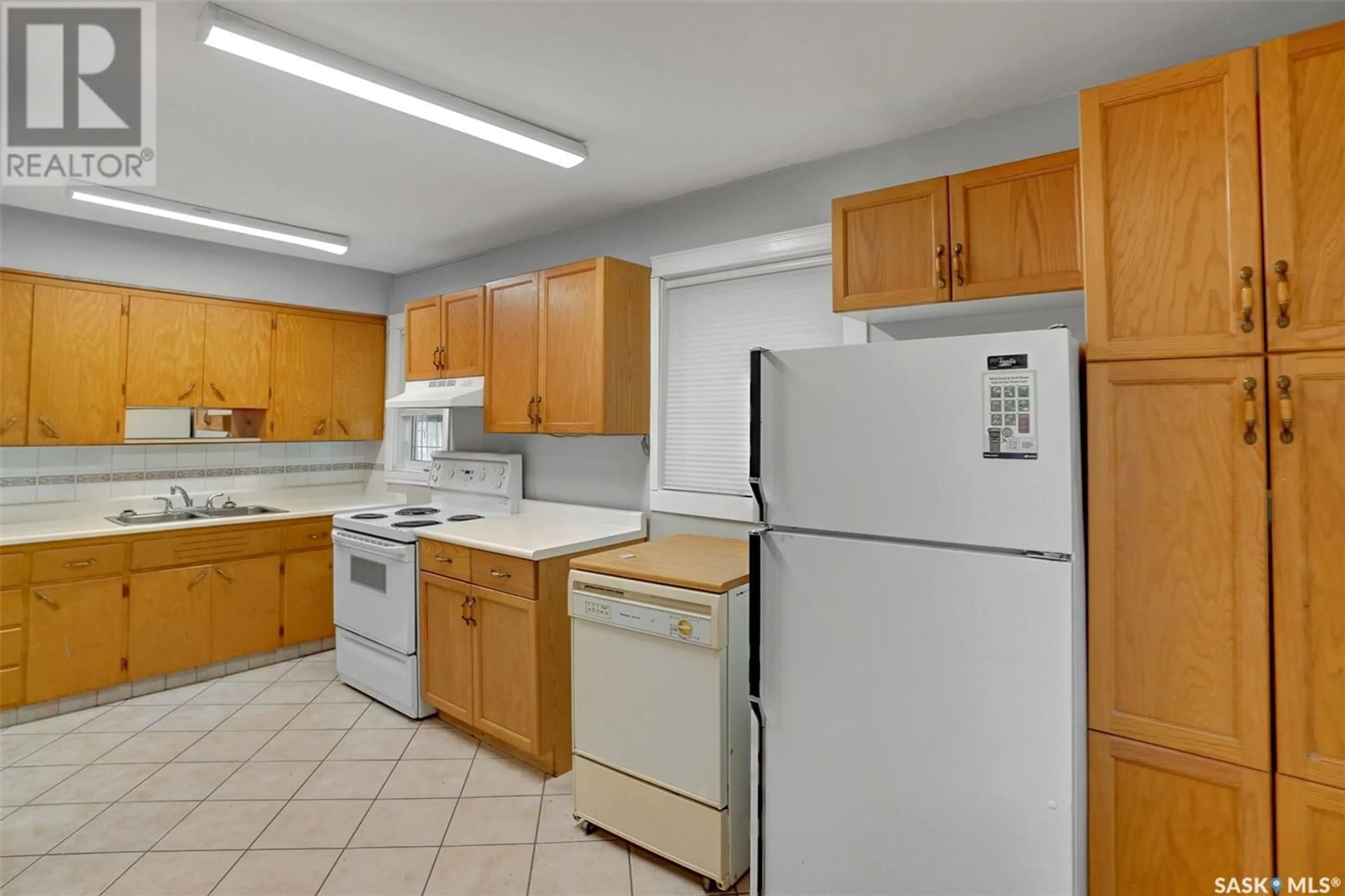 Standard kitchen, unknown for 1143 WASCANA STREET, Regina Saskatchewan S4T4H9