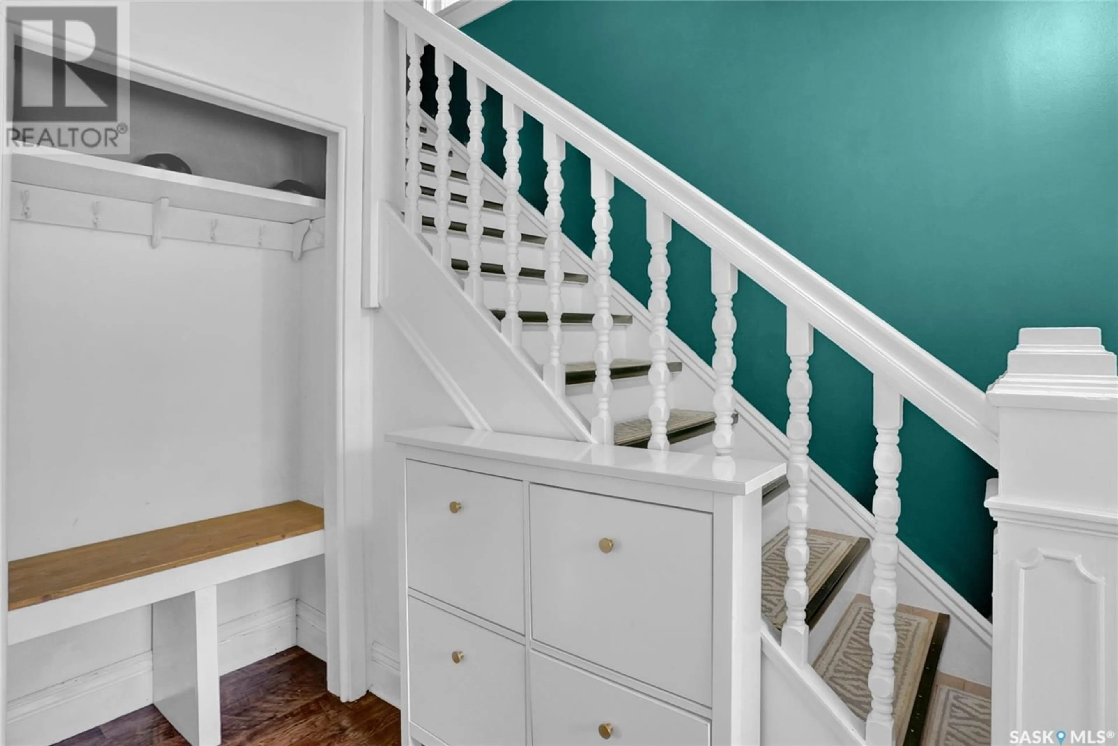 Stairs for 1158 ALDER AVENUE, Moose Jaw Saskatchewan S6H0Y7
