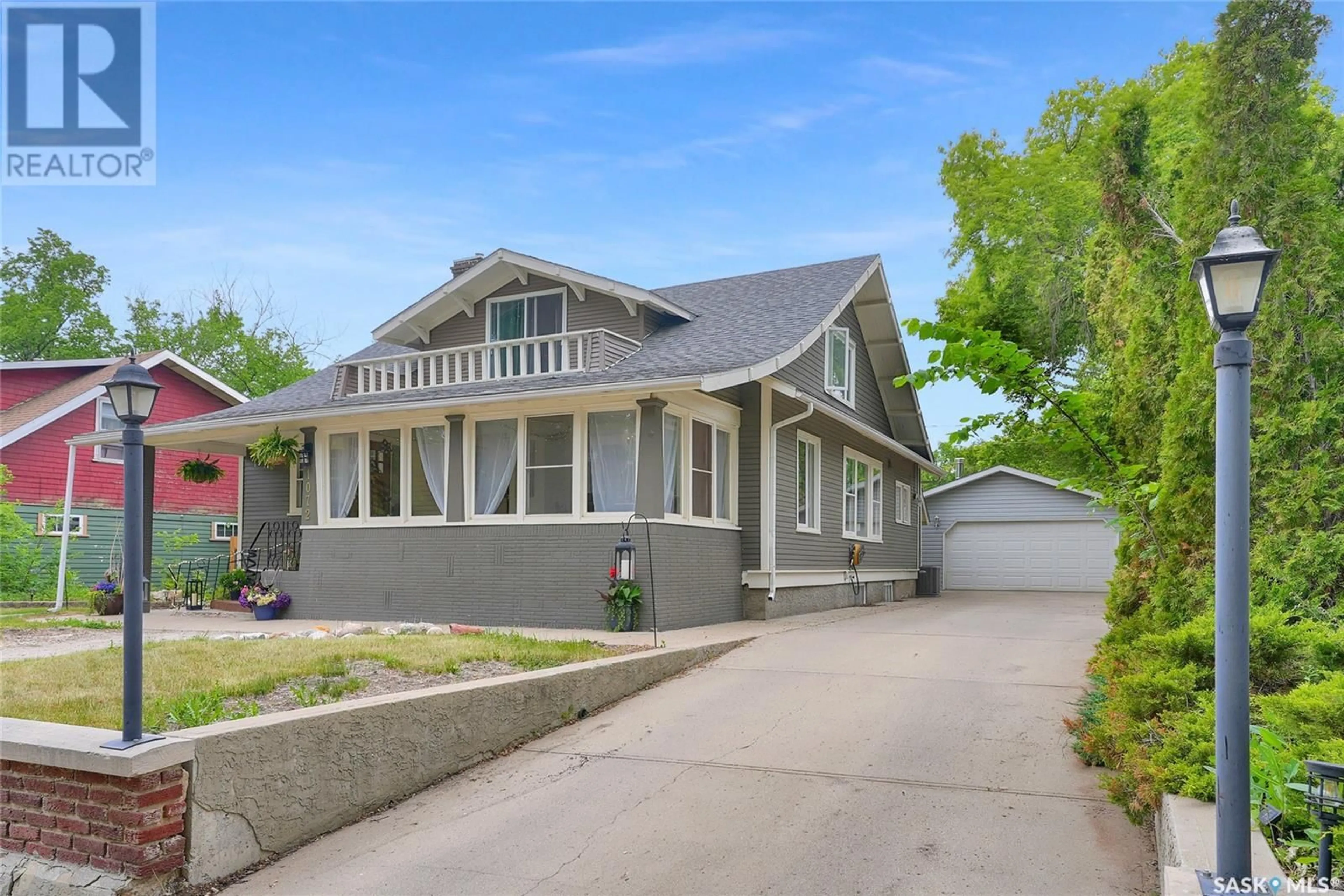 Home with vinyl exterior material, street for 1072 2ND AVENUE, Moose Jaw Saskatchewan S6H0W2