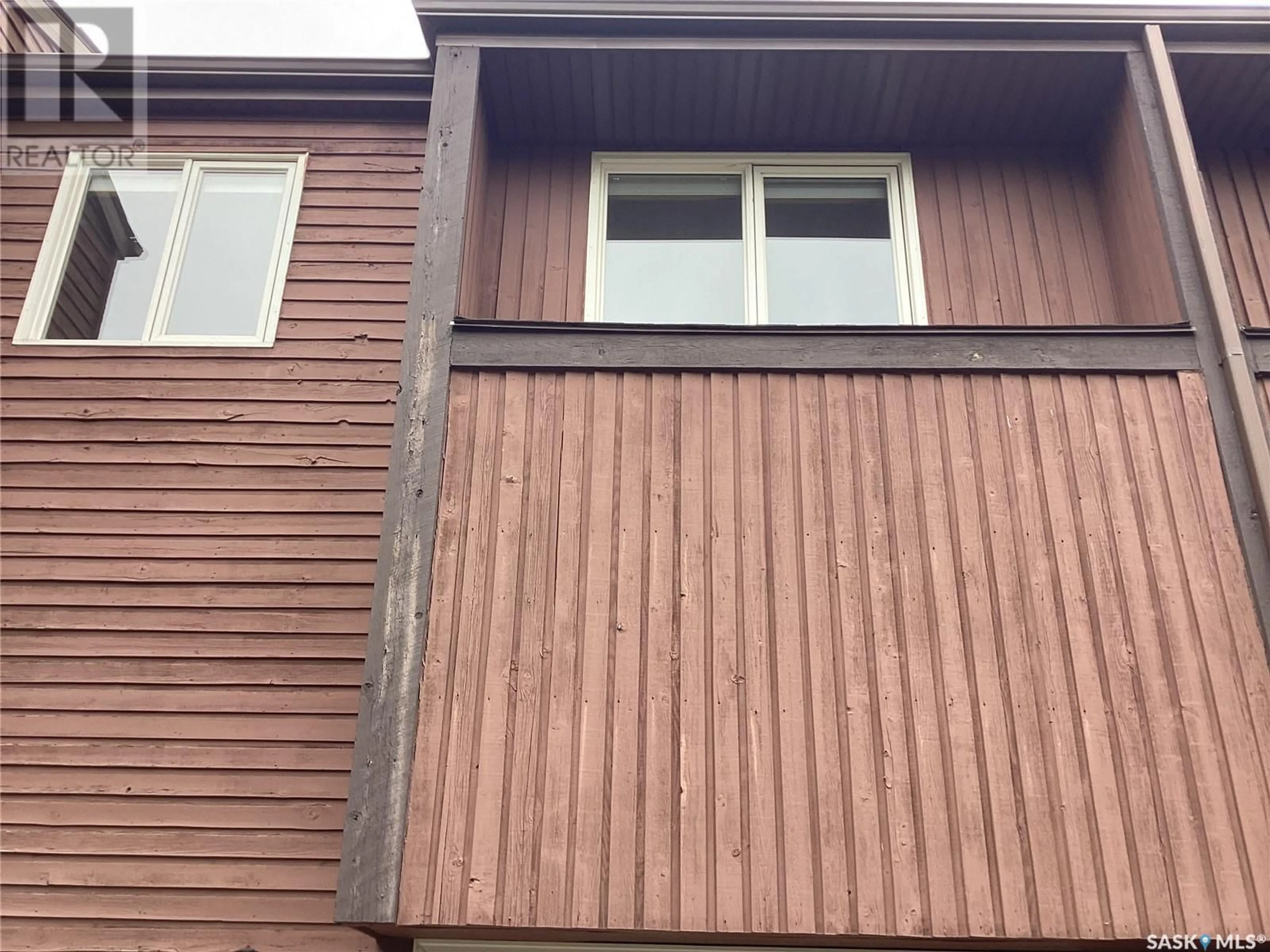 Home with vinyl exterior material, building for 141 LOCKWOOD ROAD, Regina Saskatchewan S4S6V1