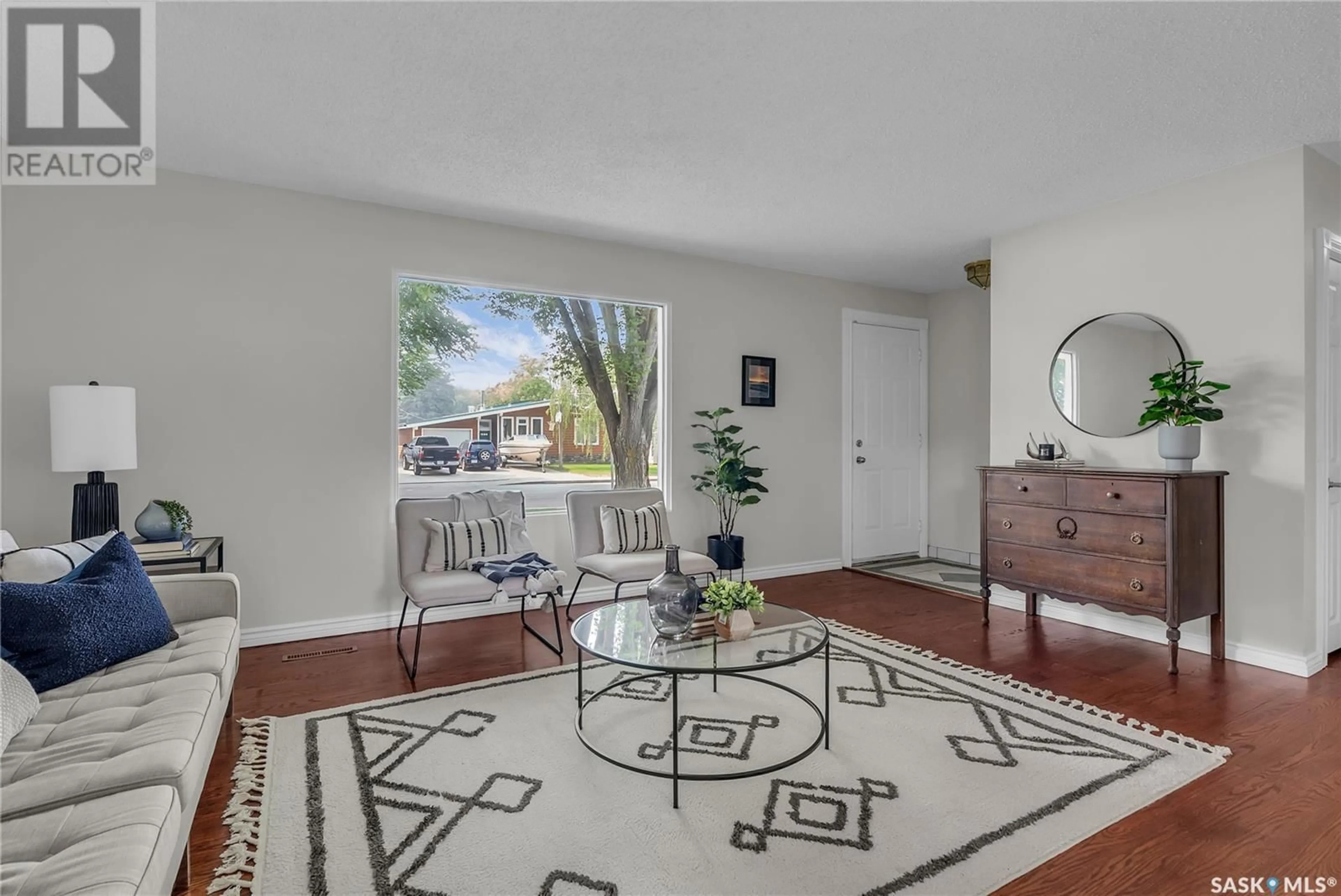 Living room with furniture, unknown for 102 GROSVENOR CRESCENT, Saskatoon Saskatchewan S7J2S2