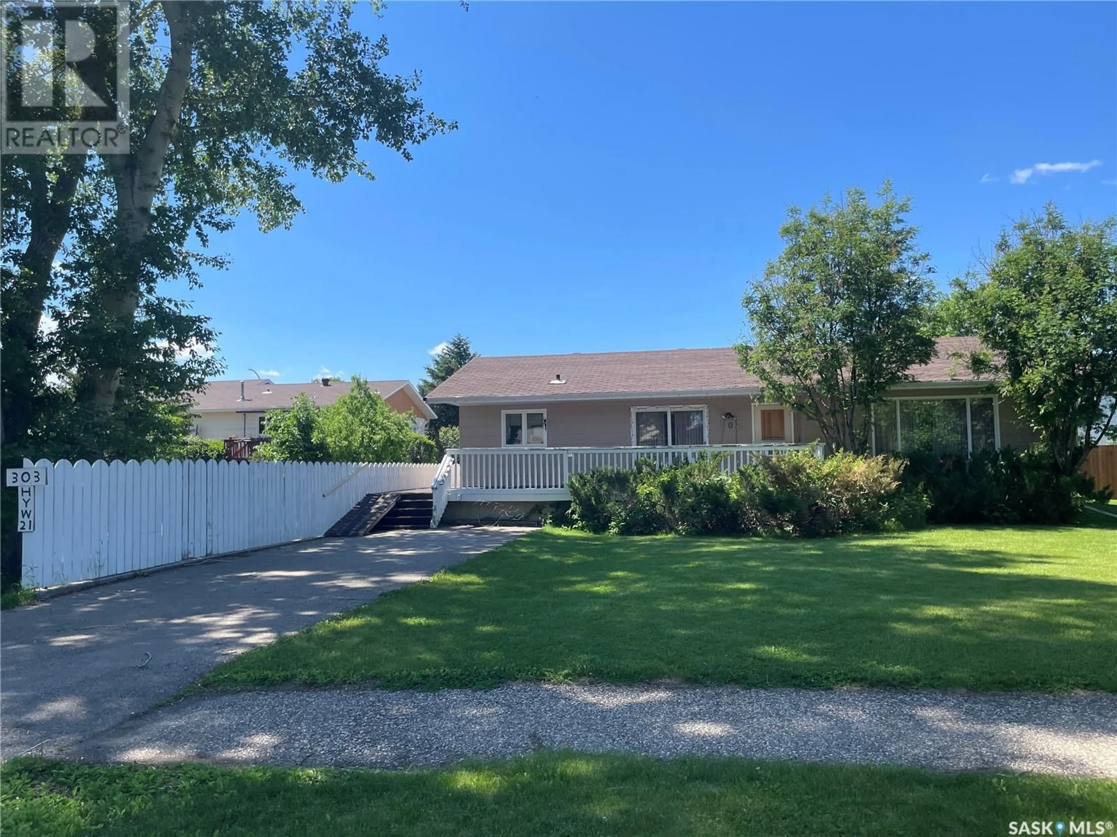 A pic from outside/outdoor area/front of a property/back of a property/a pic from drone, street for 303 21 HIGHWAY, Maple Creek Saskatchewan S0N1N0