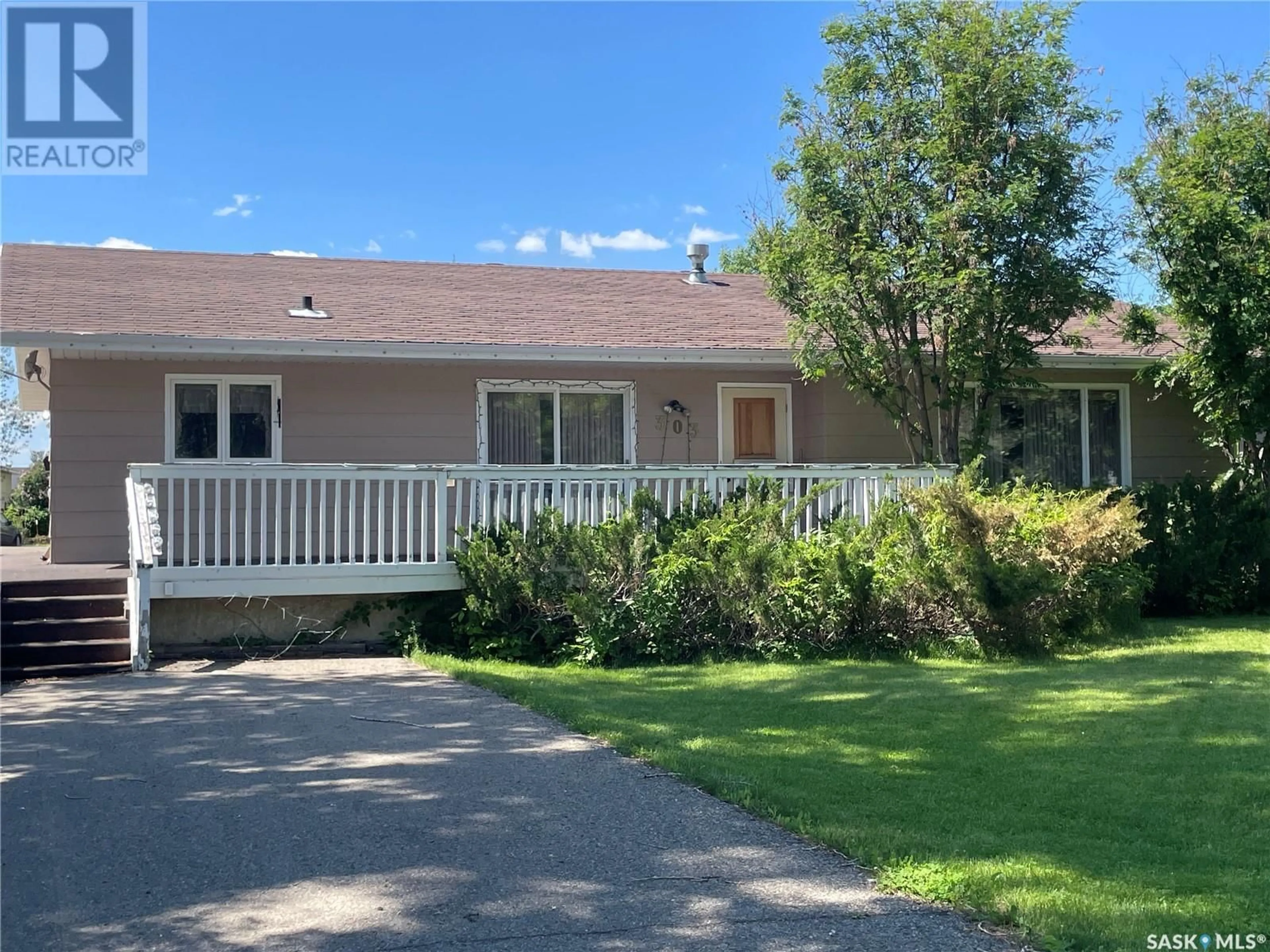 A pic from outside/outdoor area/front of a property/back of a property/a pic from drone, street for 303 21 HIGHWAY, Maple Creek Saskatchewan S0N1N0