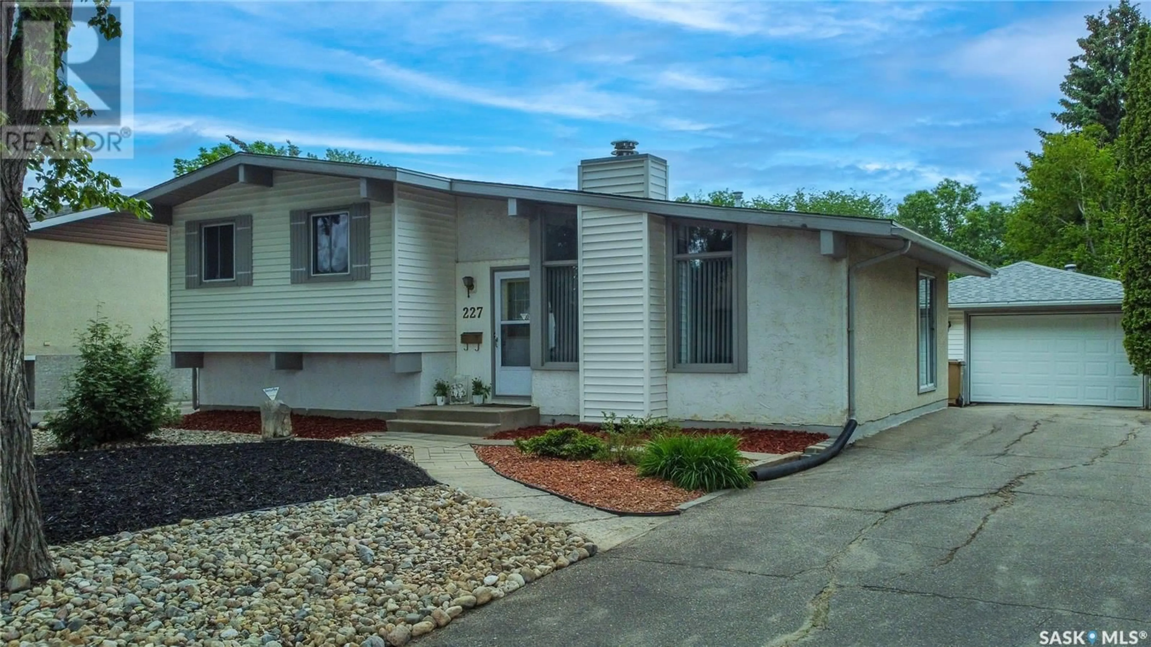 Home with vinyl exterior material, street for 227 HANLEY CRESCENT, Regina Saskatchewan S4R5A9