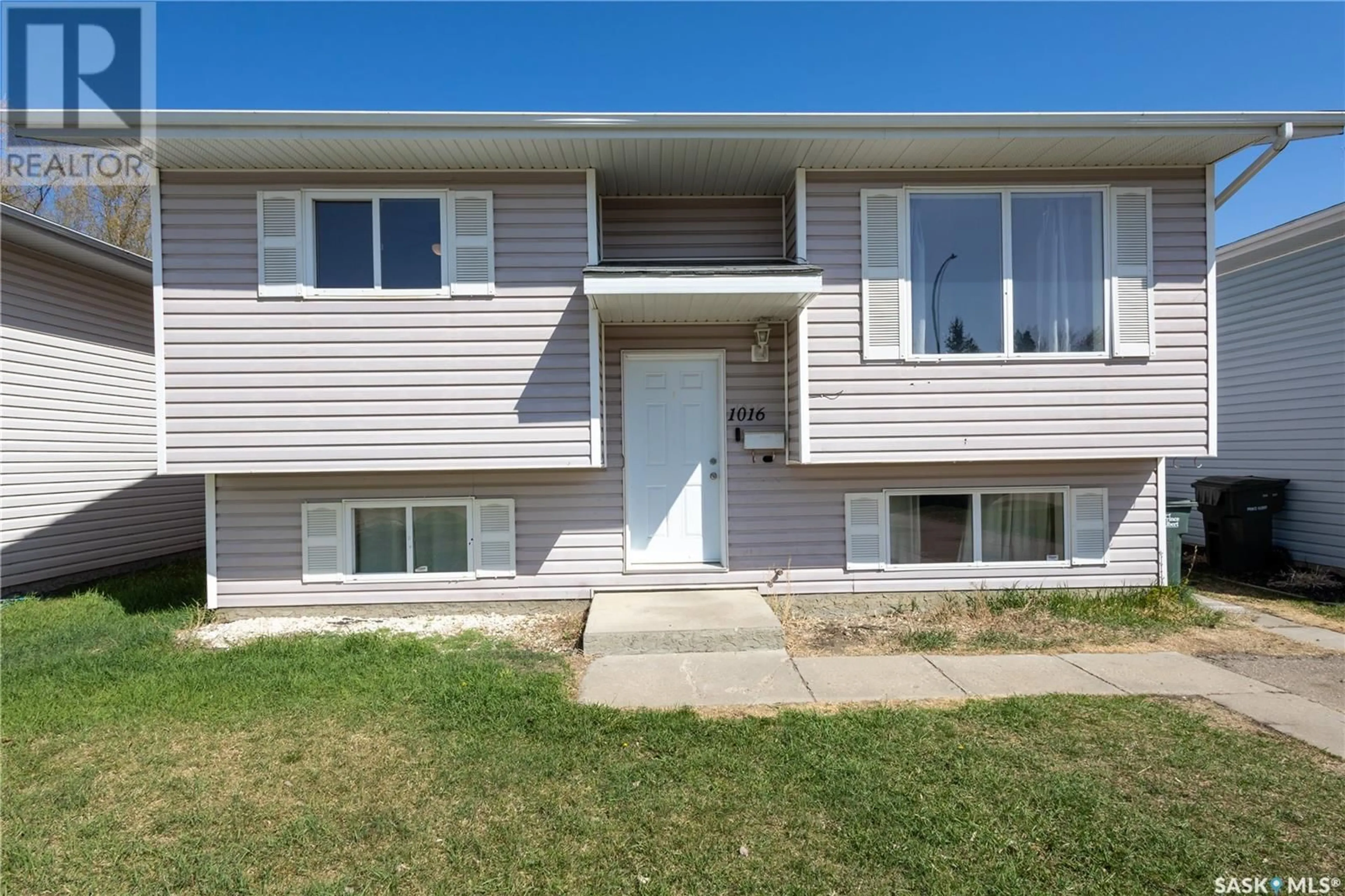 Home with vinyl exterior material, street for 1016 2ND STREET, Prince Albert Saskatchewan S6V0G7
