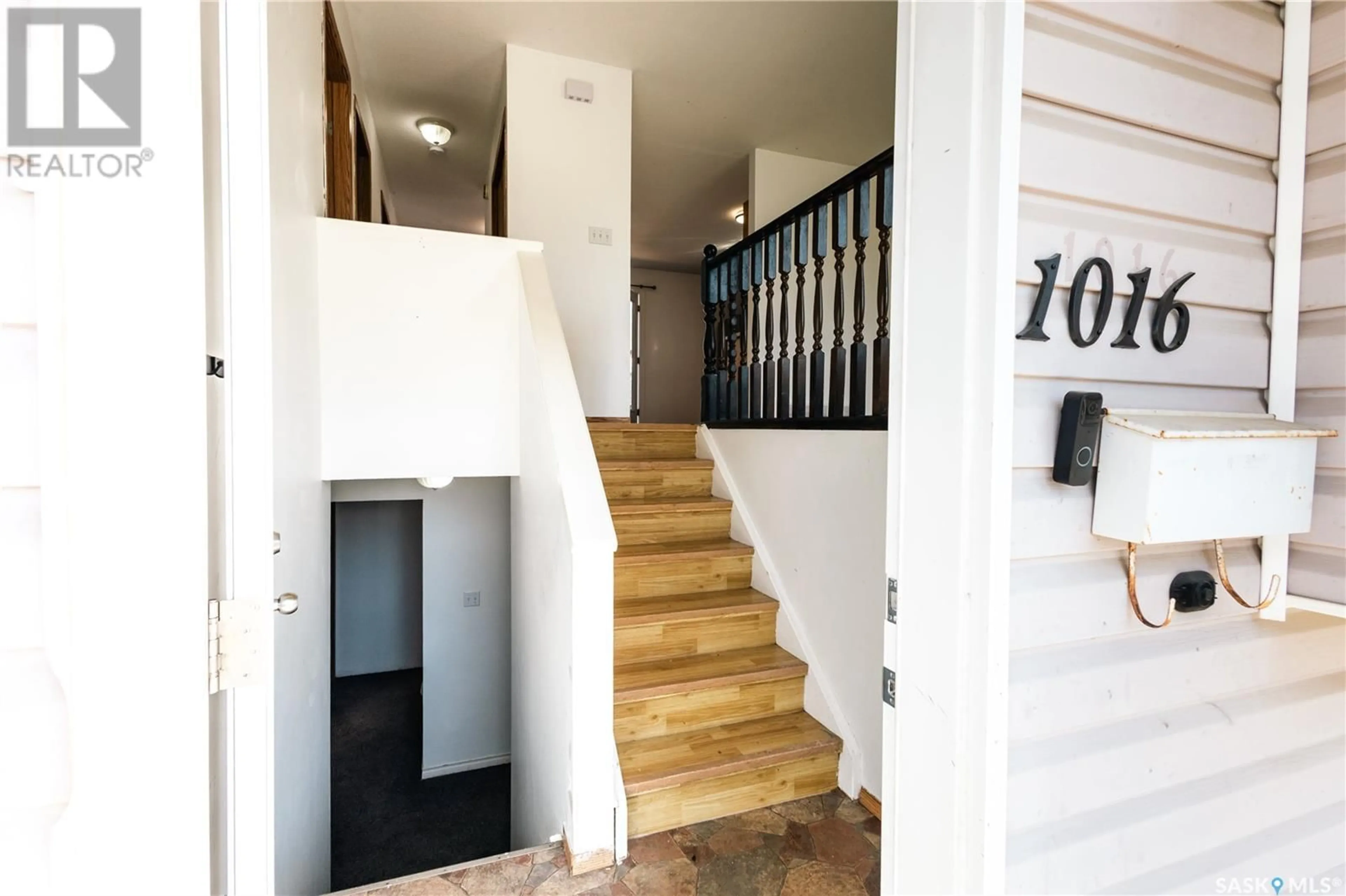 Indoor entryway for 1016 2ND STREET, Prince Albert Saskatchewan S6V0G7