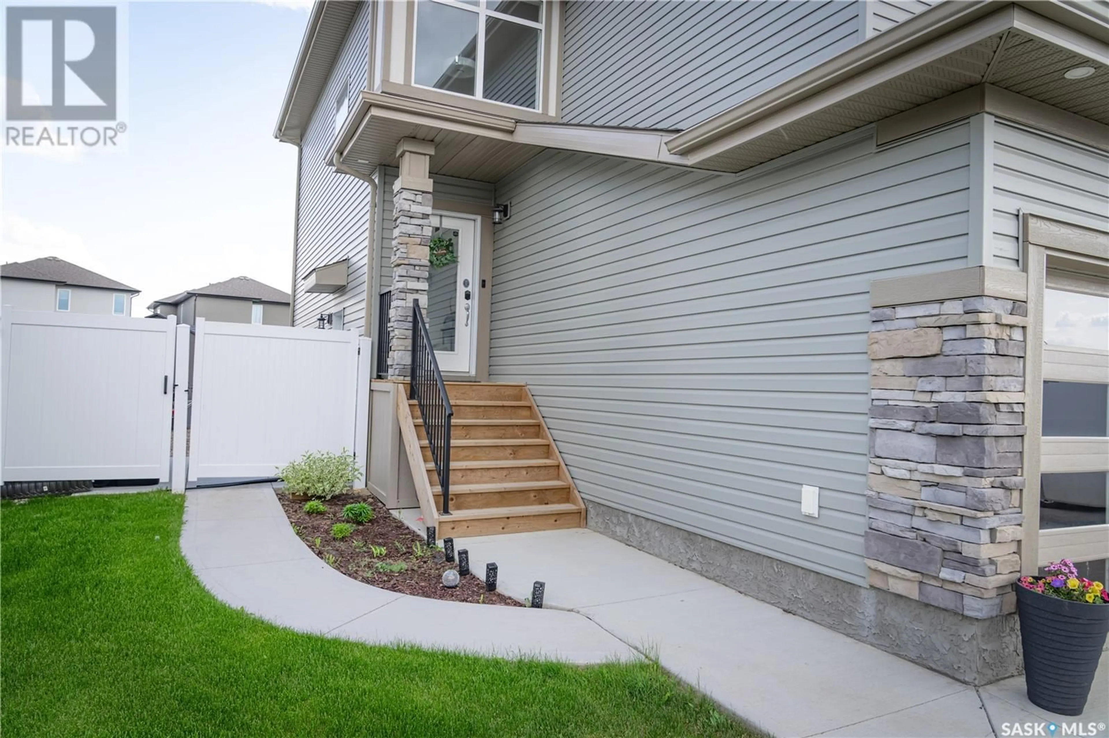 Home with vinyl exterior material, street for 356 BARRETT STREET, Saskatoon Saskatchewan S7W1E7