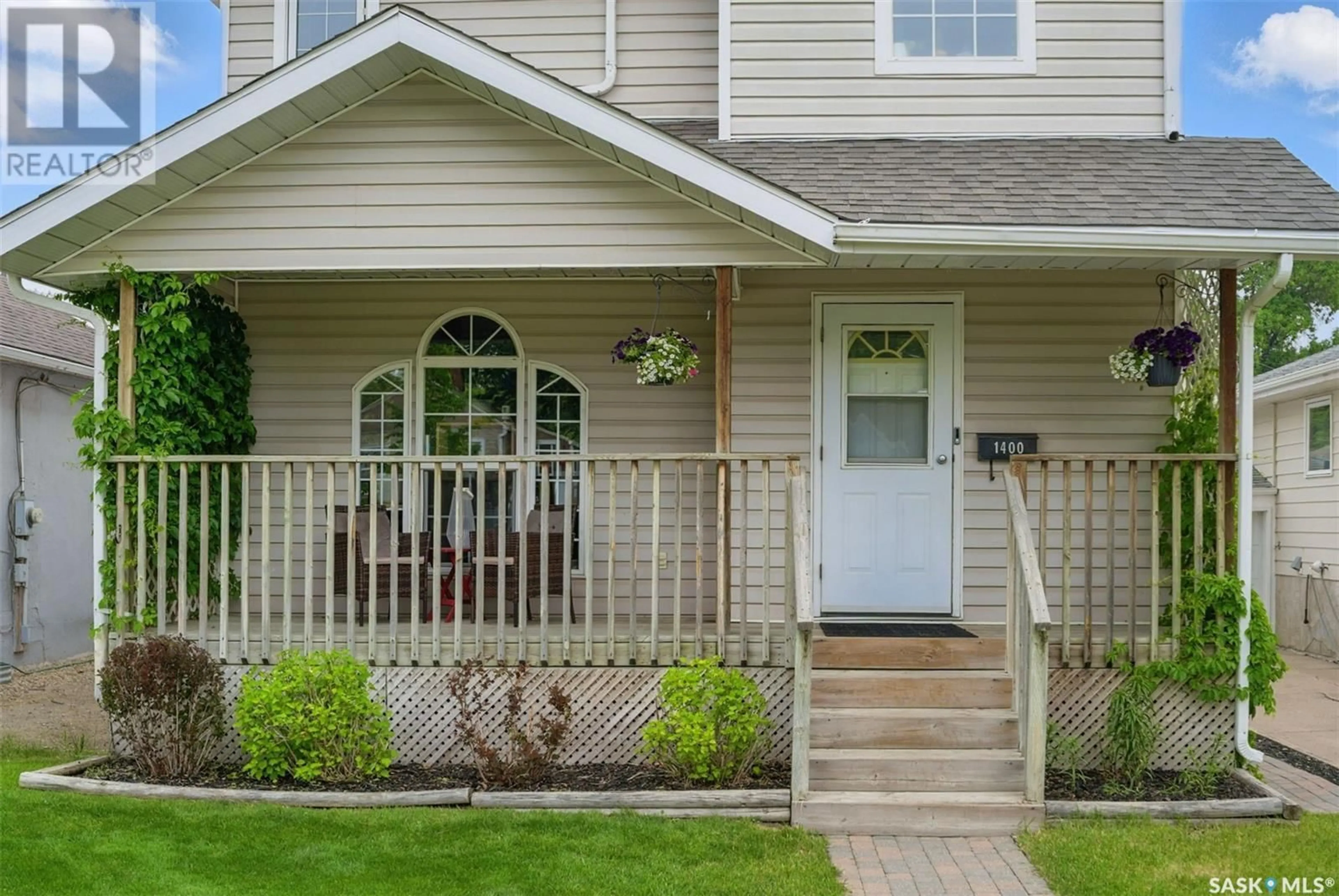 Home with vinyl exterior material, street for 1400 6TH AVENUE, Saskatoon Saskatchewan S7K2T8