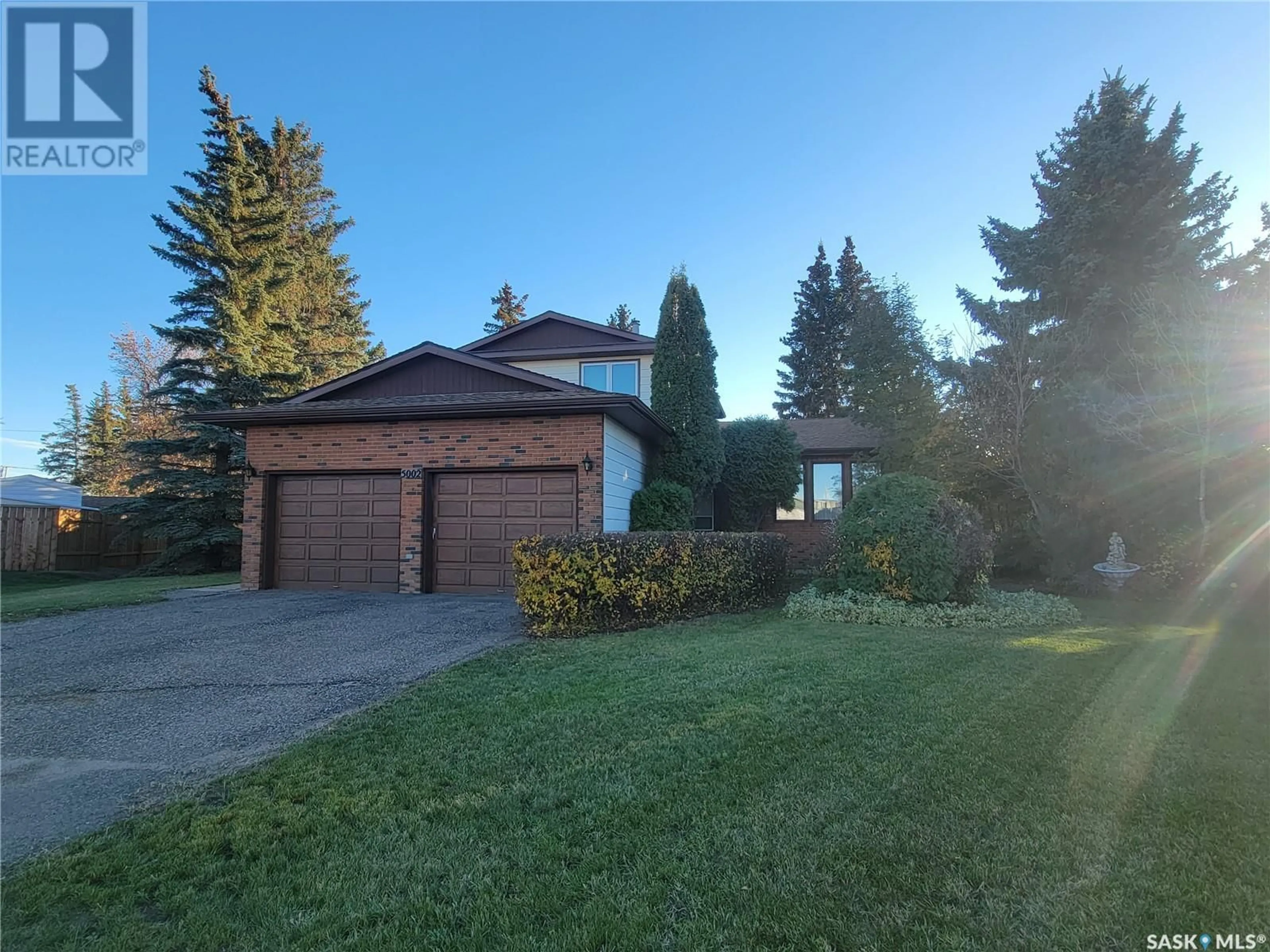 A pic from outside/outdoor area/front of a property/back of a property/a pic from drone, street for 5002 POST PLACE, Macklin Saskatchewan S0L2C0