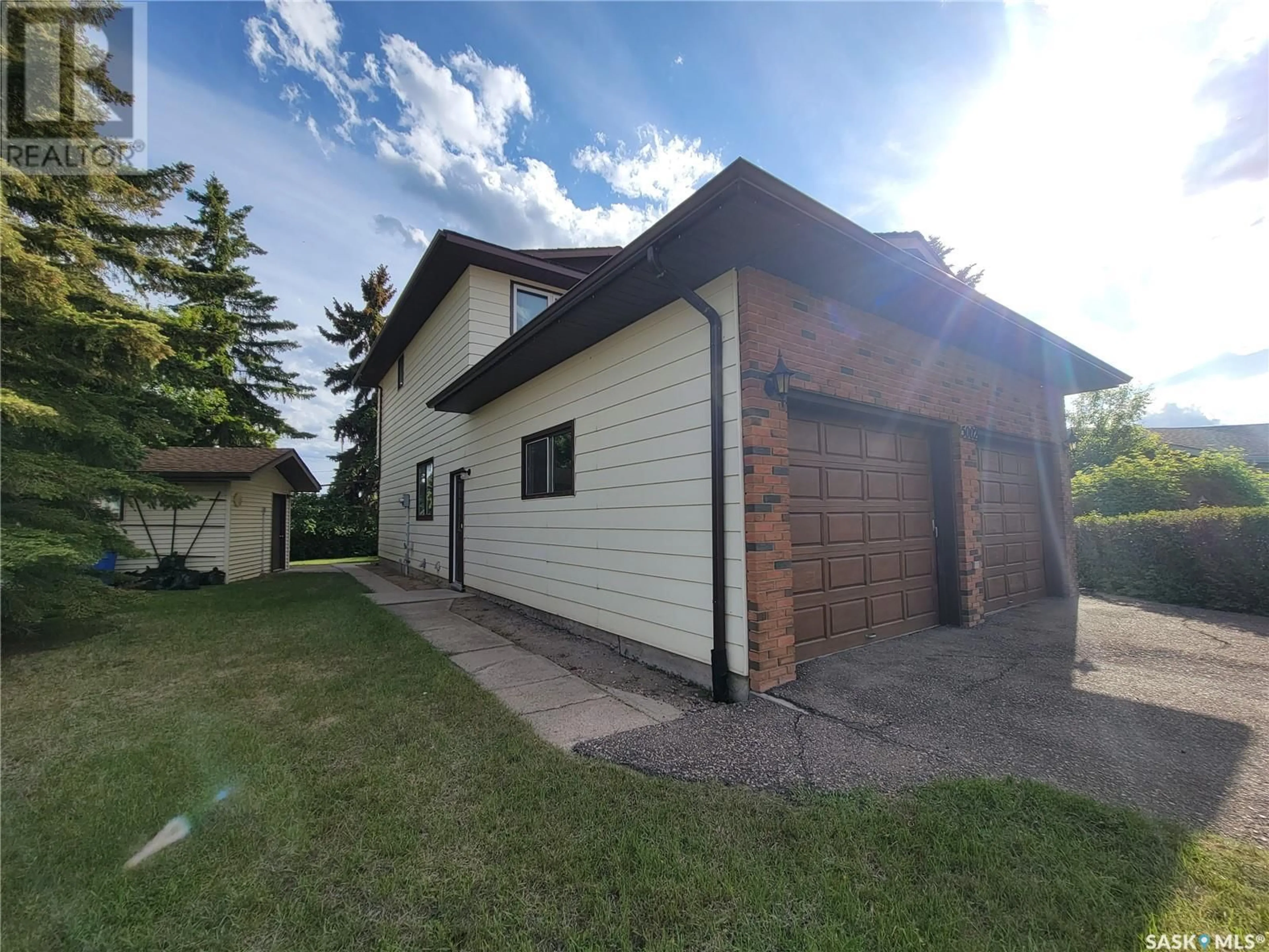 Home with brick exterior material, building for 5002 POST PLACE, Macklin Saskatchewan S0L2C0