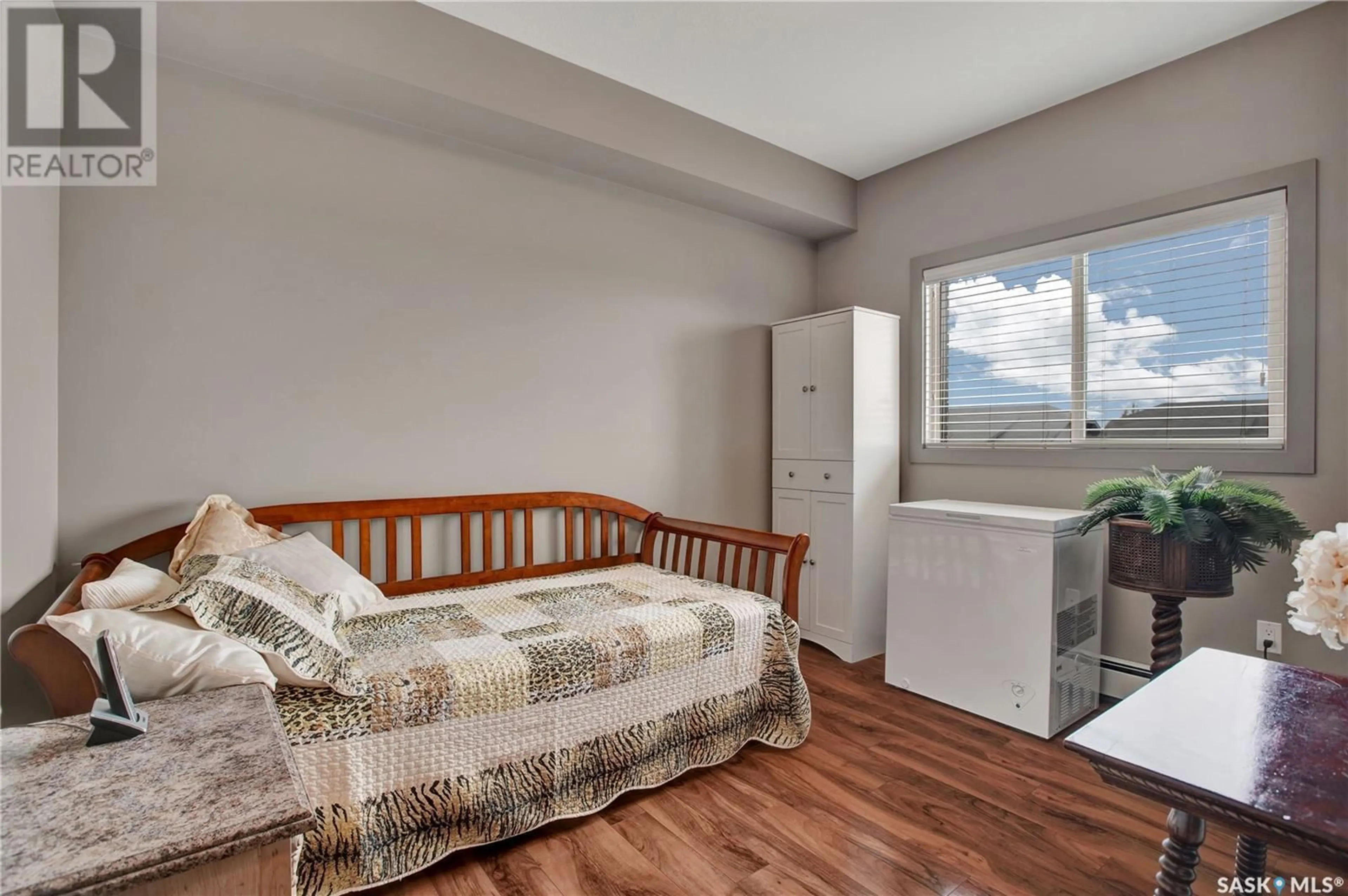 Bedroom with bed, wood/laminate floor for 115 - 202 WILLOWGROVE CRESCENT, Saskatoon Saskatchewan S7H0M3