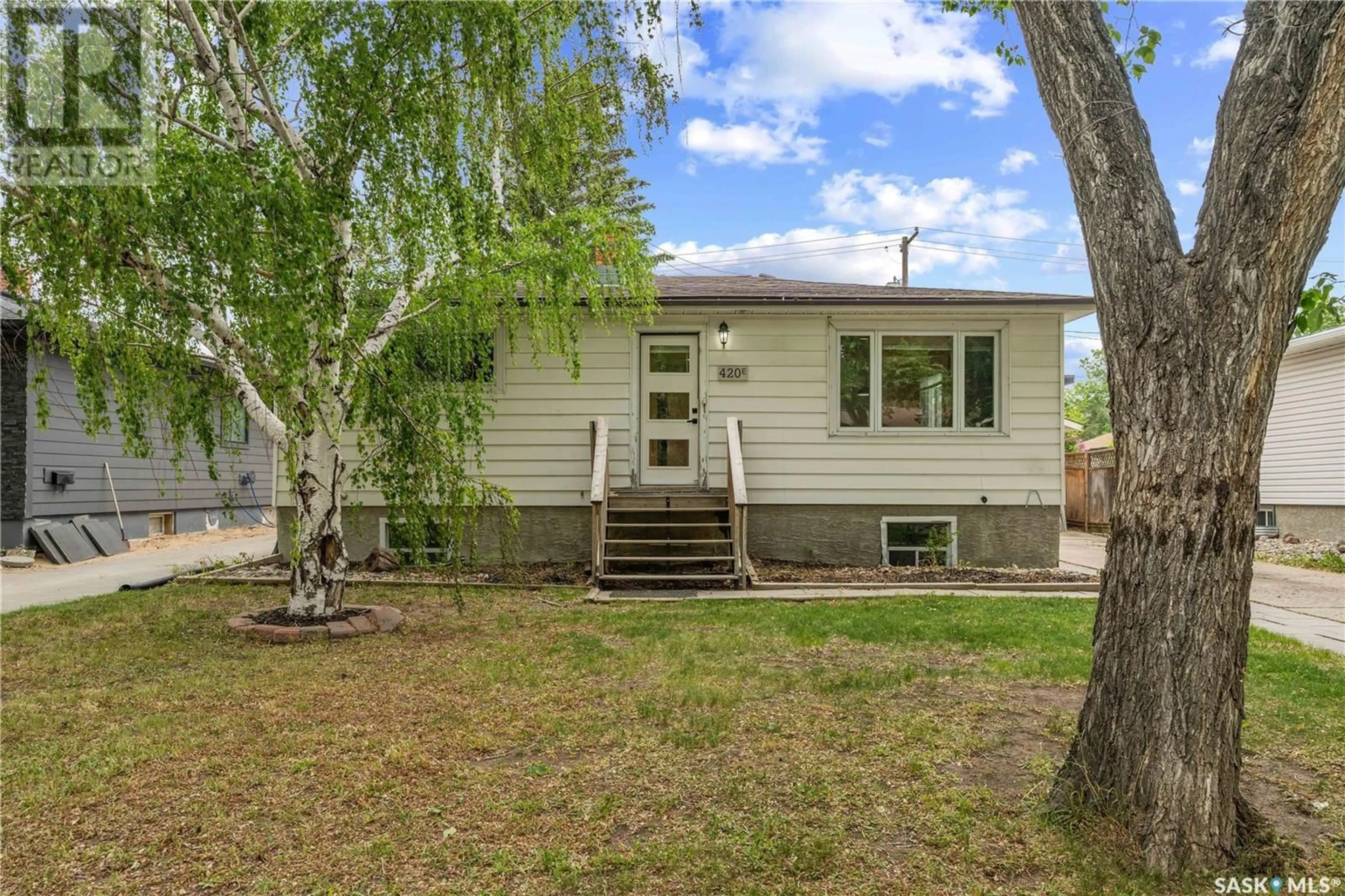 Home with vinyl exterior material, street for 420 BROADWAY AVENUE, Regina Saskatchewan S4N0Z9