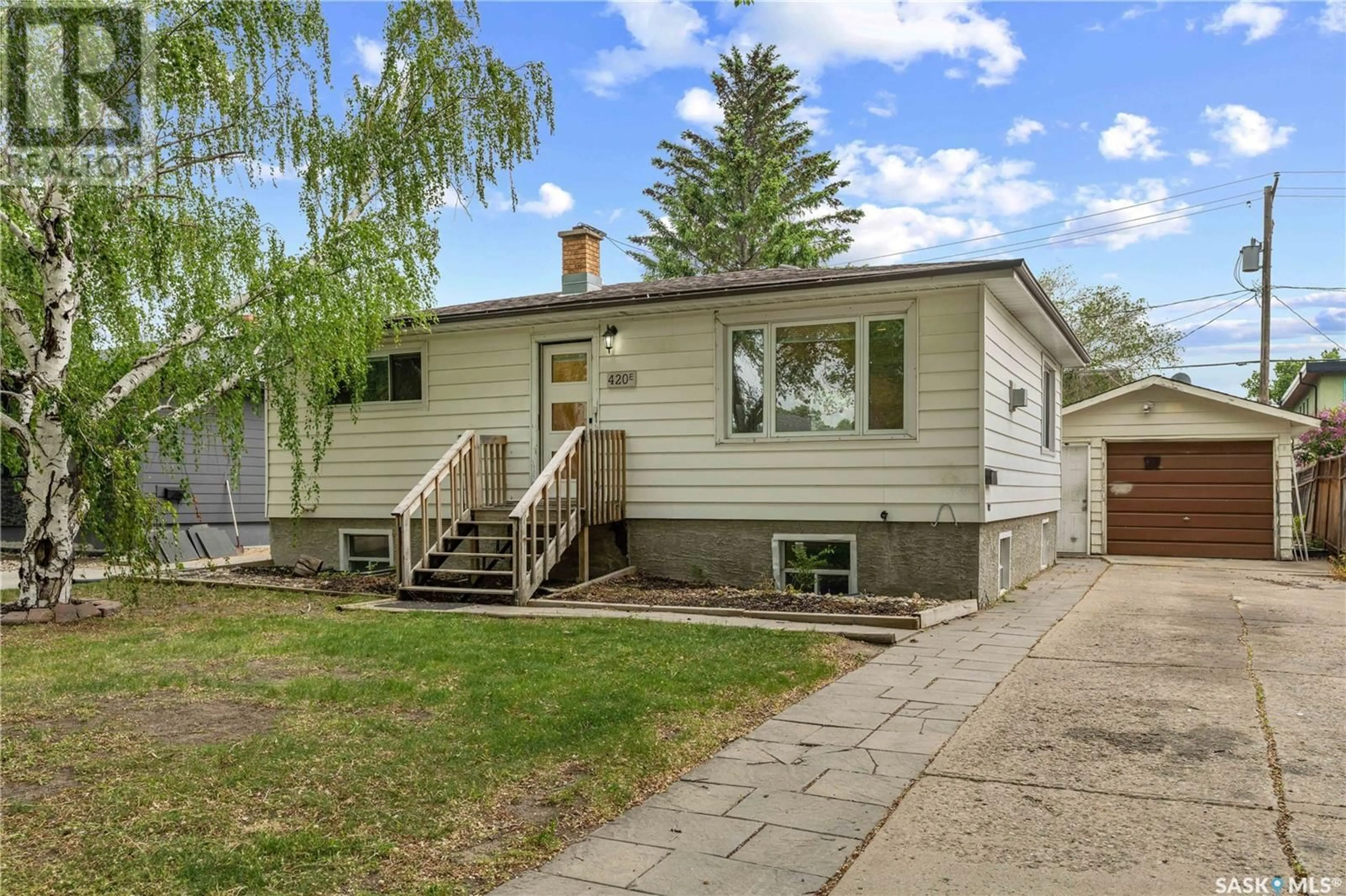 Home with vinyl exterior material, street for 420 BROADWAY AVENUE, Regina Saskatchewan S4N0Z9