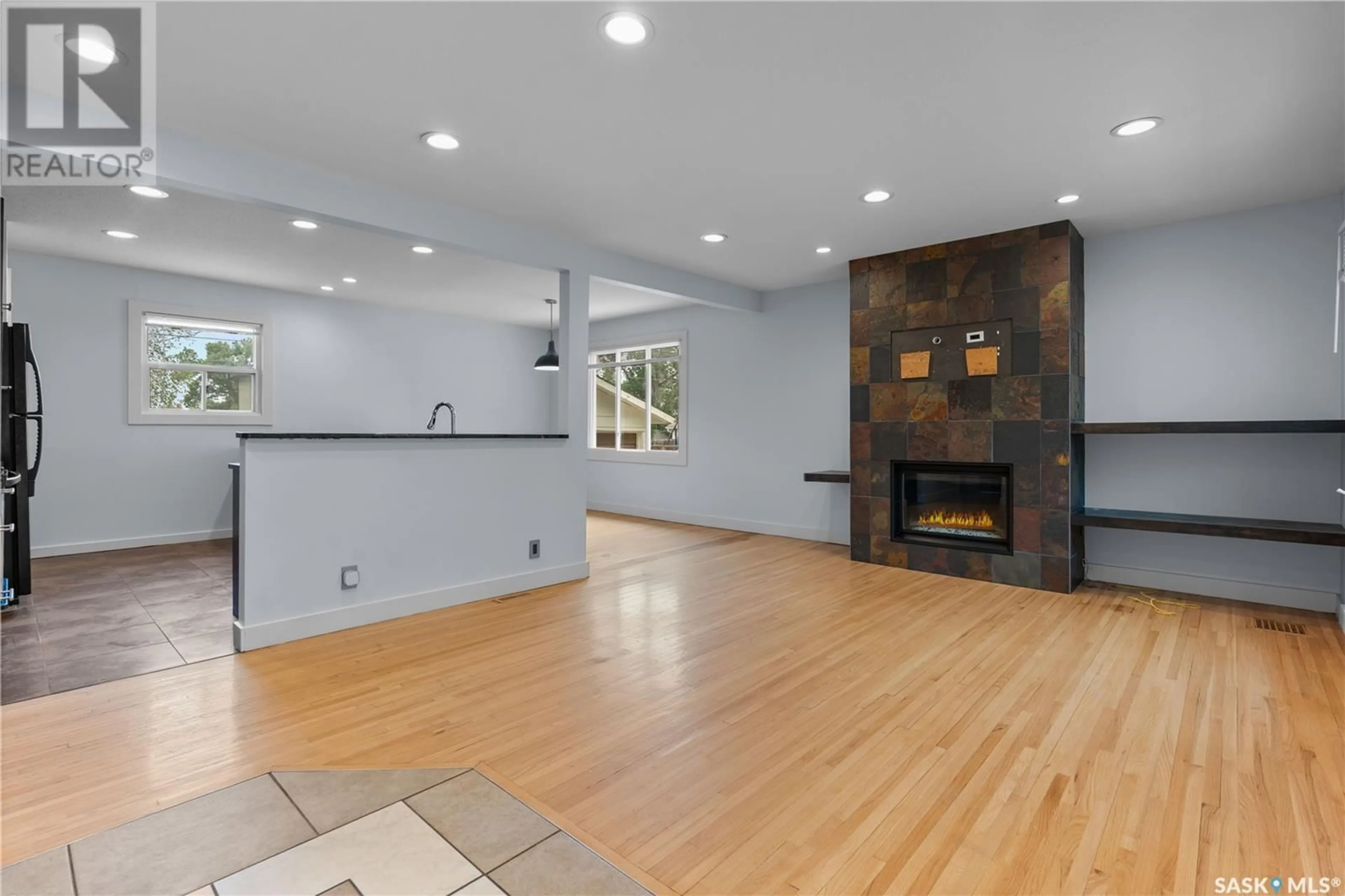 Open concept kitchen, unknown for 420 BROADWAY AVENUE, Regina Saskatchewan S4N0Z9