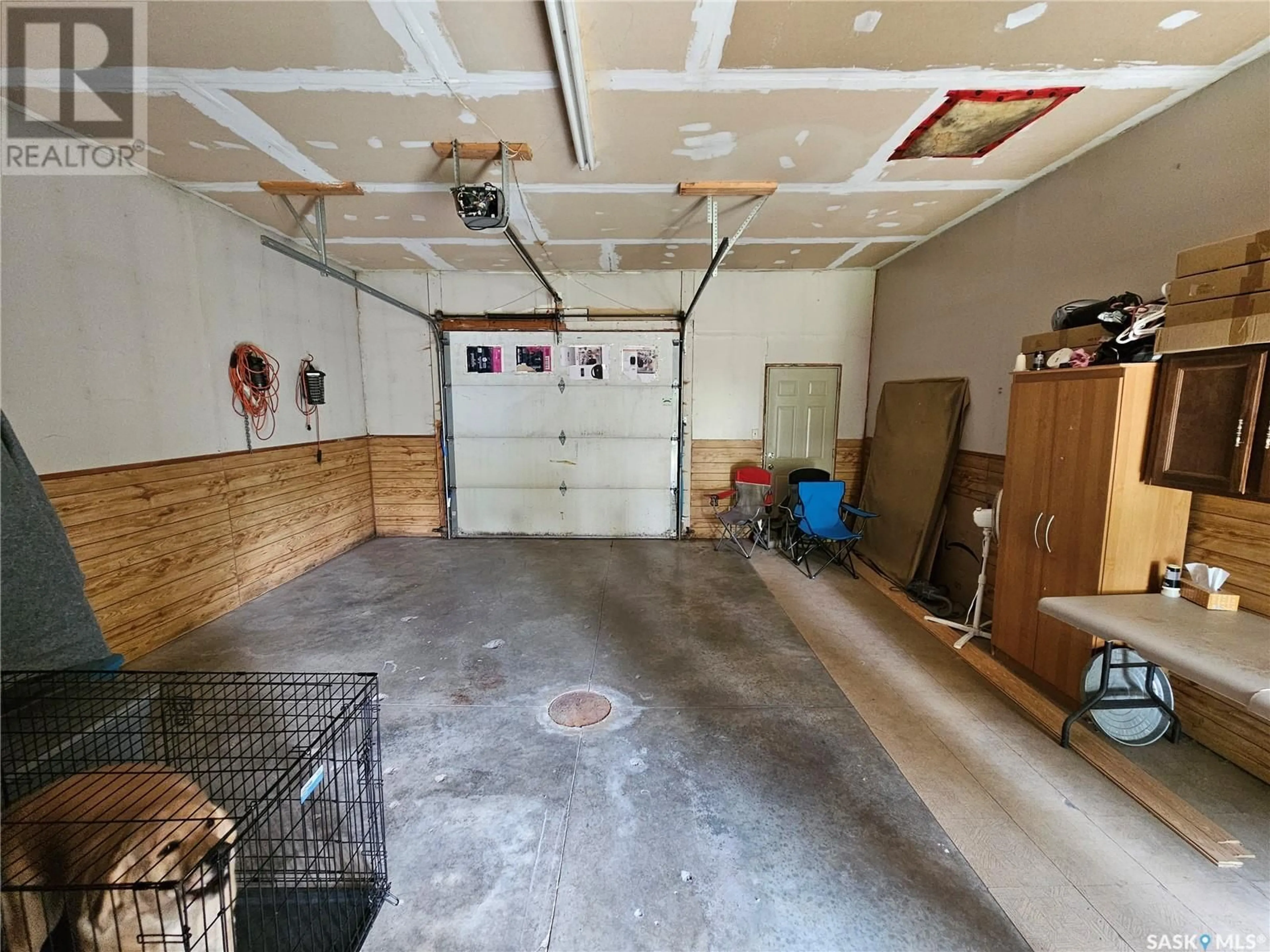 Indoor garage for 206 WEST 1ST STREET, Alida Saskatchewan S0C0B0