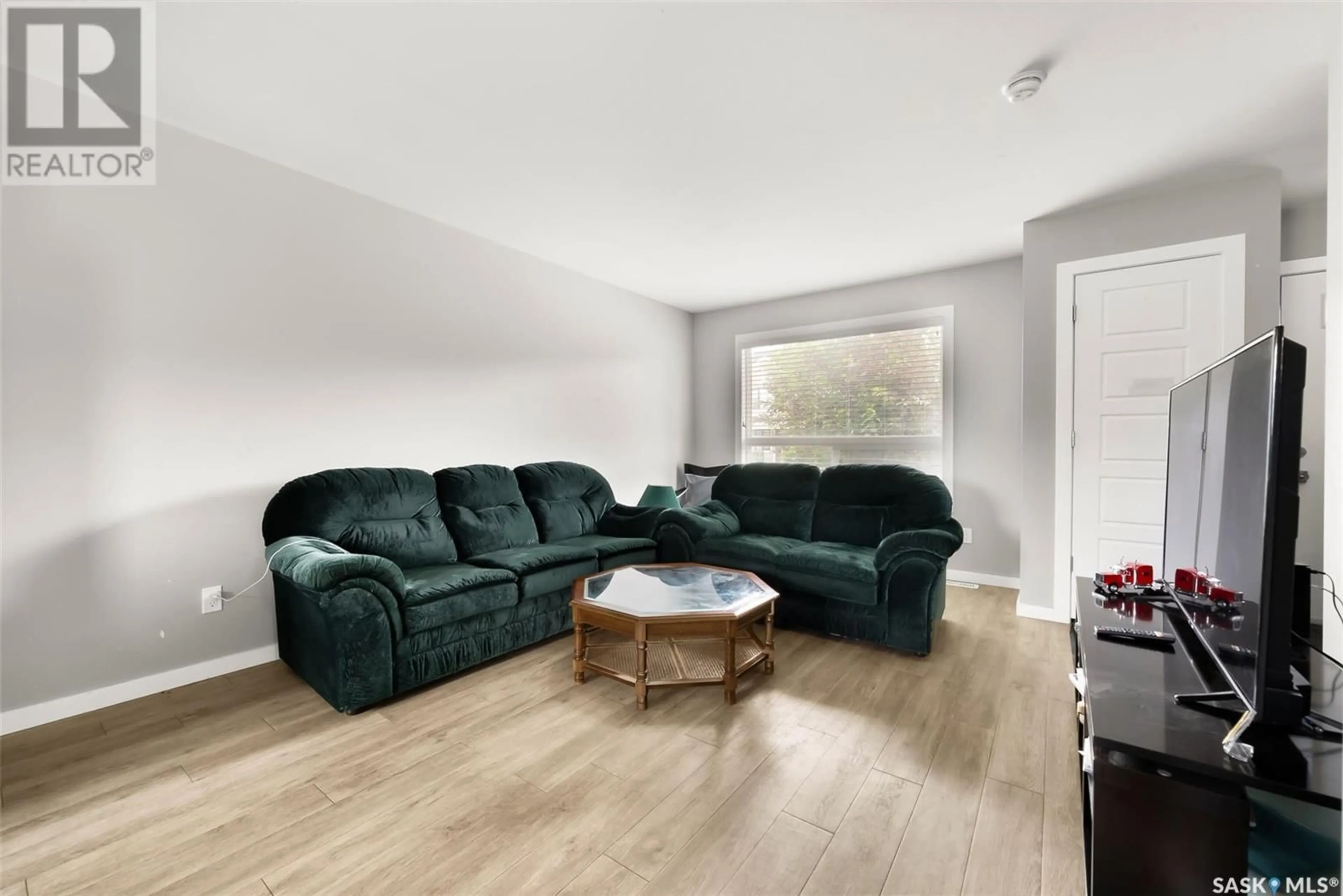 Living room with furniture, unknown for 4638 ALBULET DRIVE, Regina Saskatchewan S4W0R3