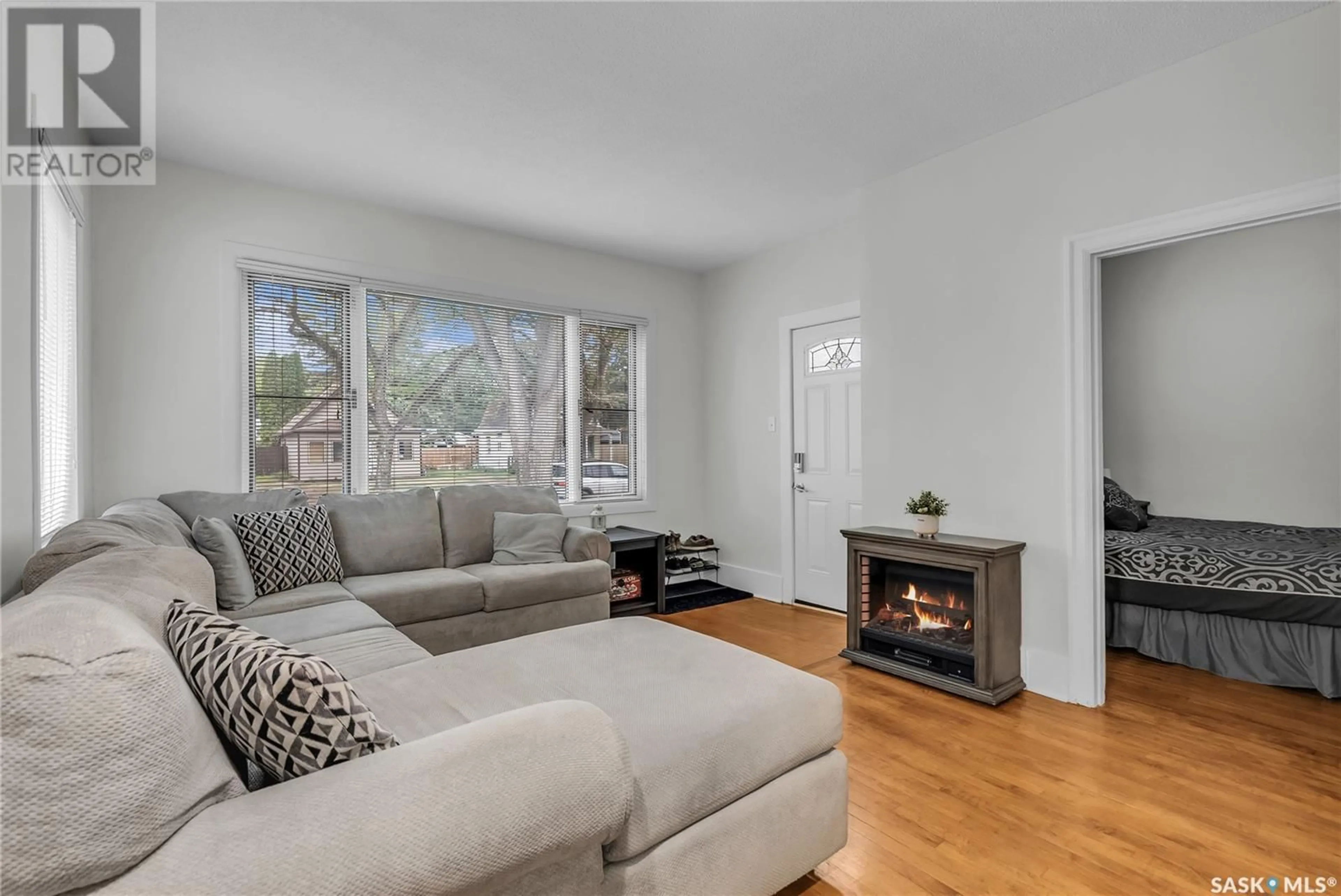 Living room with furniture, unknown for 1304 C AVENUE, Saskatoon Saskatchewan S7L1K8