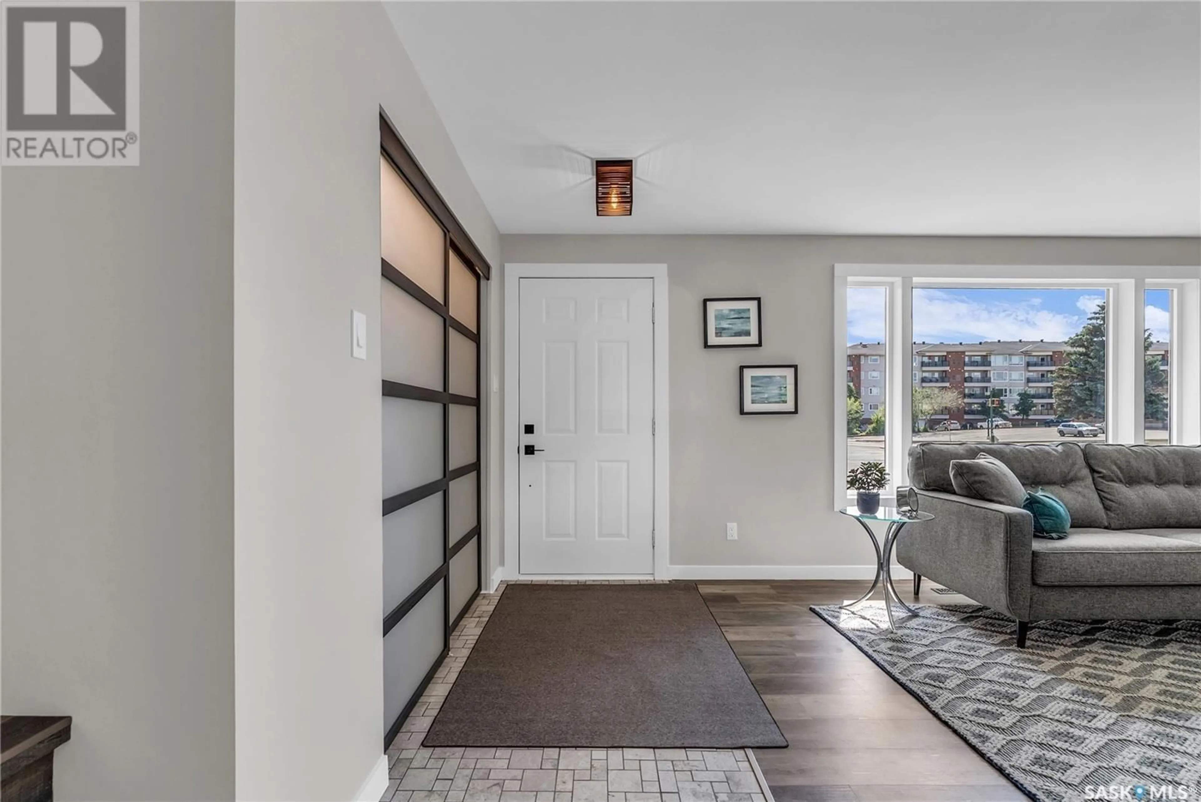 Indoor entryway for 3631 TAYLOR STREET, Saskatoon Saskatchewan S7H5H3