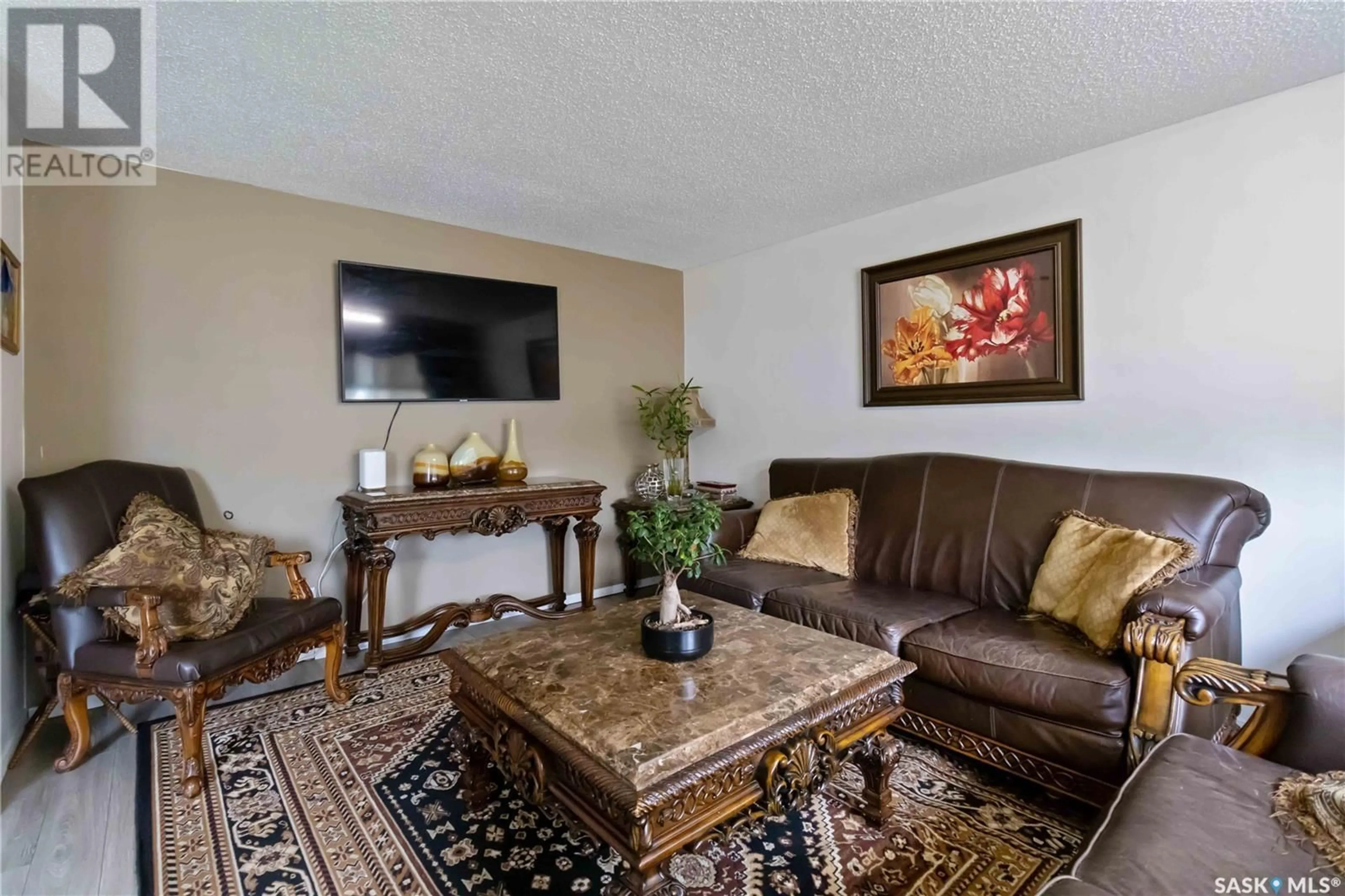 Living room with furniture, unknown for 506 SMALLWOOD CRESCENT, Saskatoon Saskatchewan S7L4S6