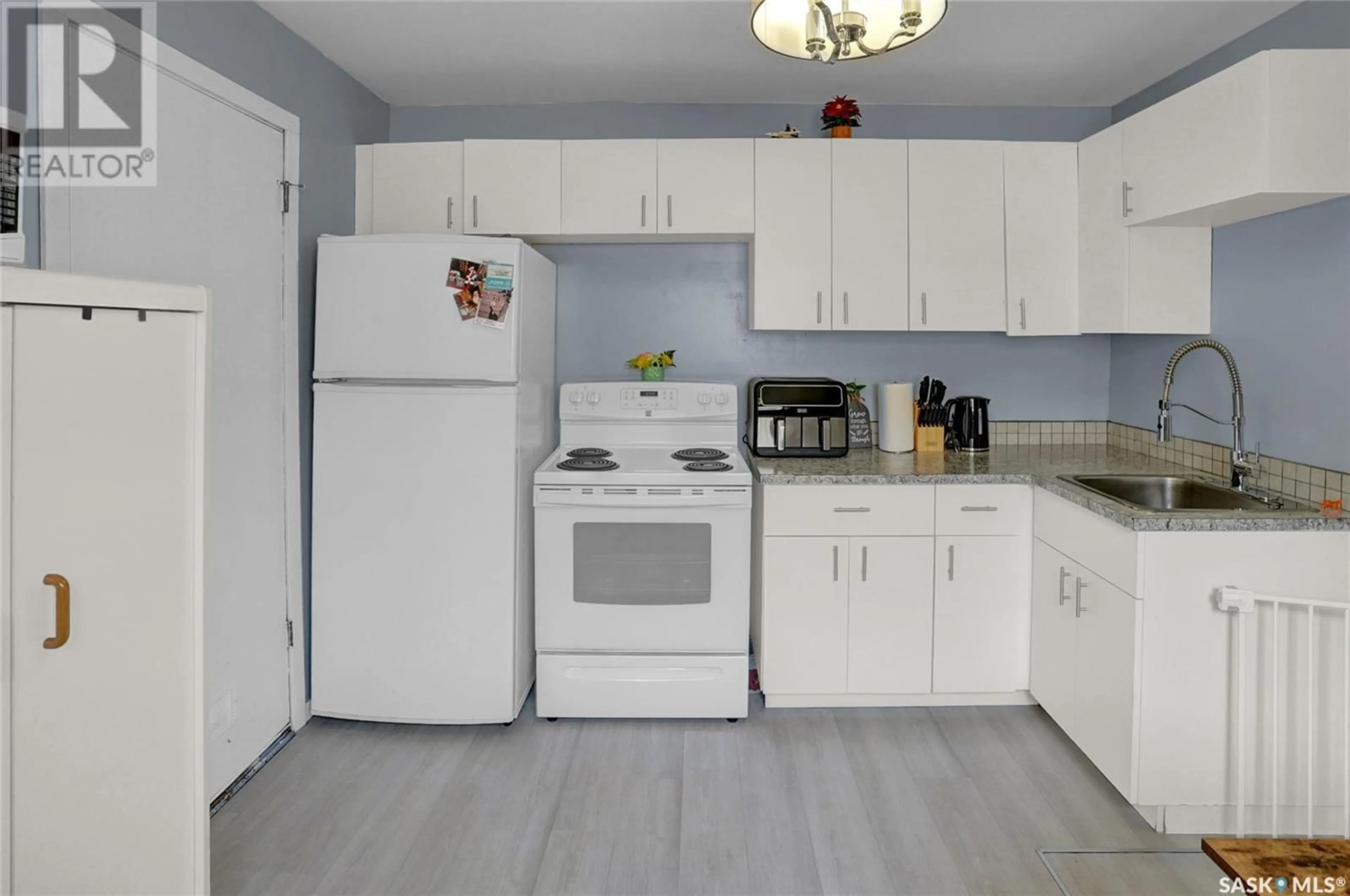 Standard kitchen, unknown for 640 GARNET STREET, Regina Saskatchewan S4T2W8