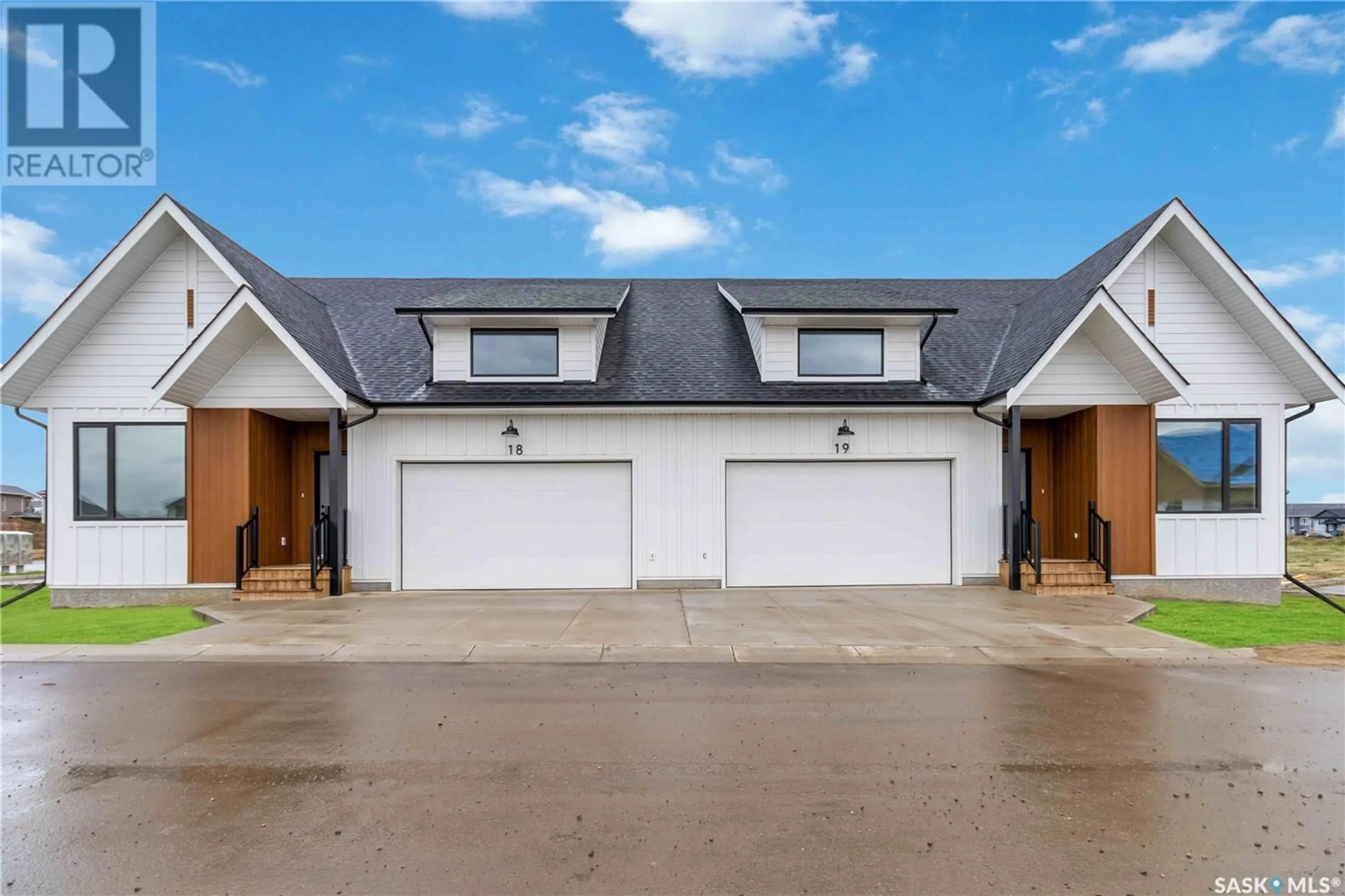 Indoor garage for 25 105 HATHWAY CRESCENT, Saskatoon Saskatchewan S7V0P5