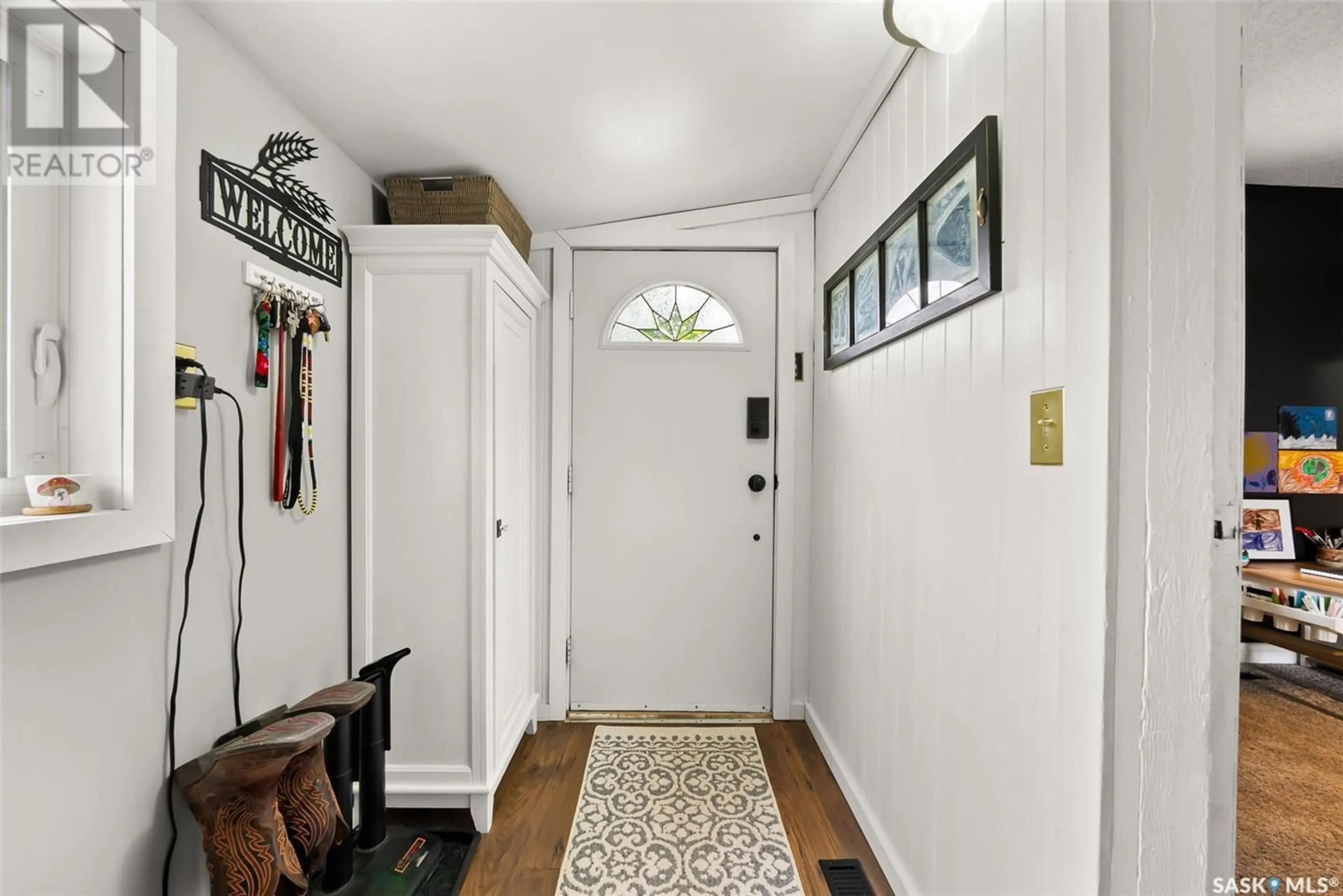 Indoor entryway for 215 MAIN STREET, Kelliher Saskatchewan S0A1V0