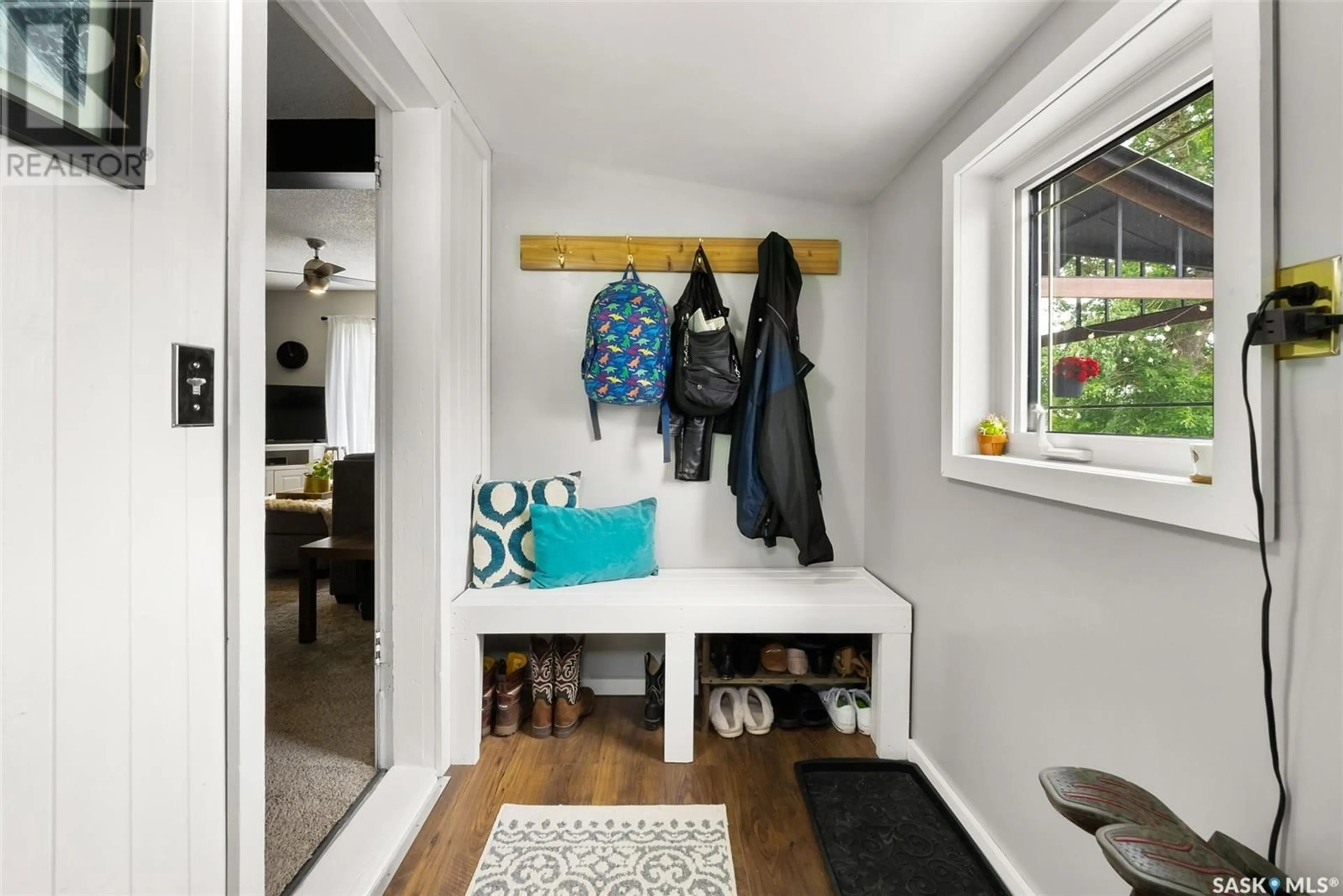 Indoor entryway for 215 MAIN STREET, Kelliher Saskatchewan S0A1V0