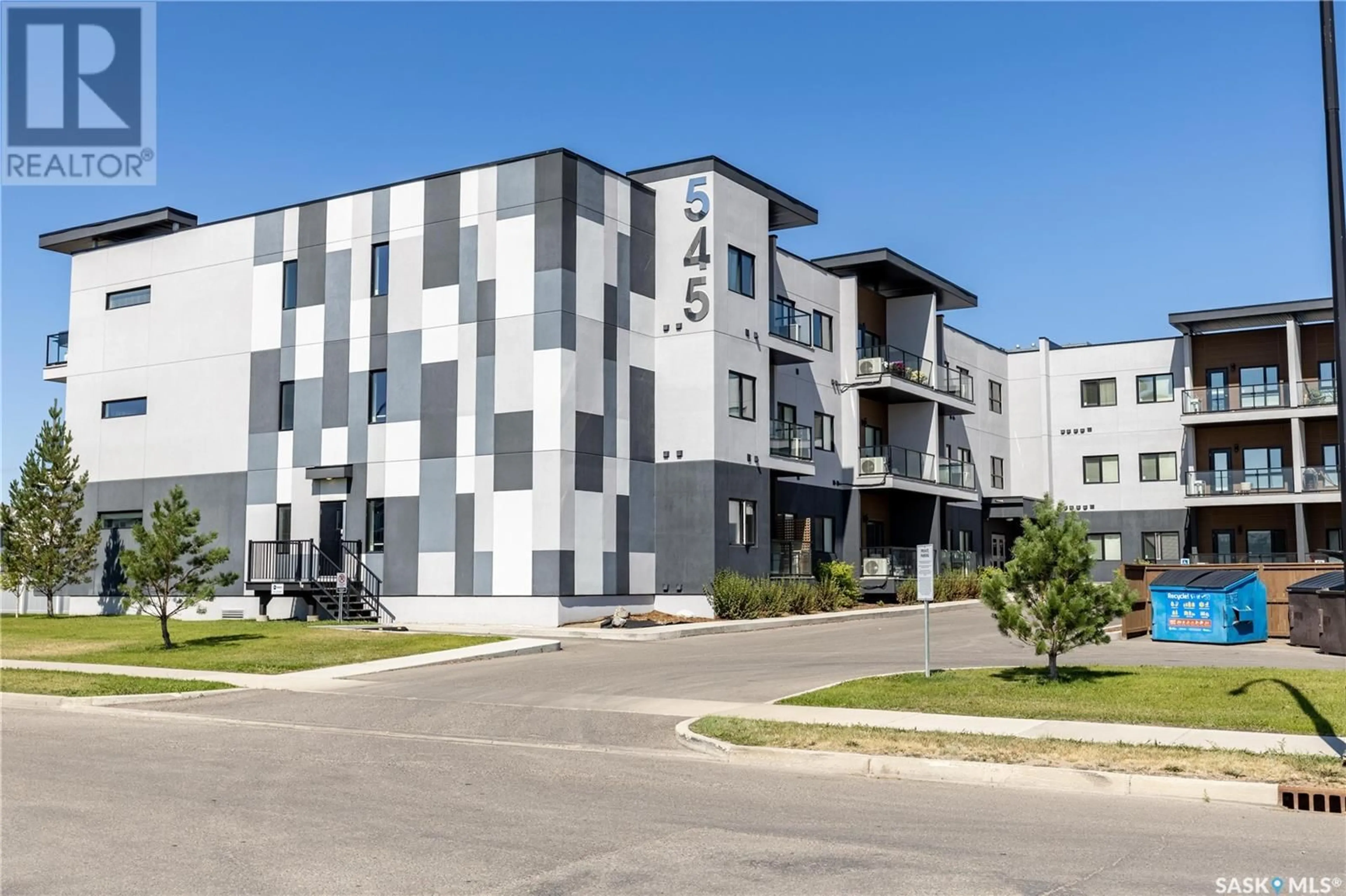 Patio, building for 215 545 HASSARD CLOSE, Saskatoon Saskatchewan S7L6V3