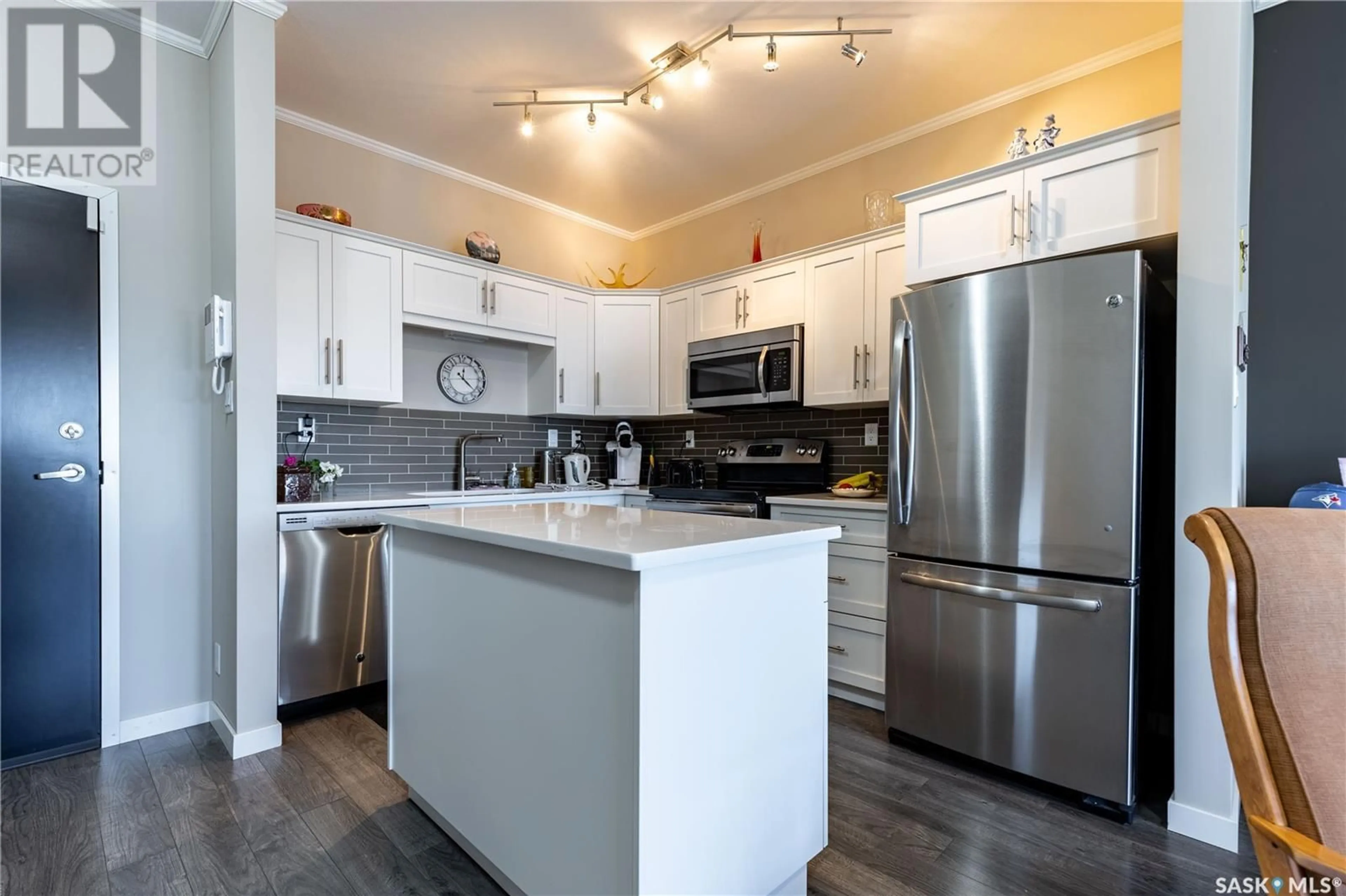 Open concept kitchen, unknown for 215 545 HASSARD CLOSE, Saskatoon Saskatchewan S7L6V3