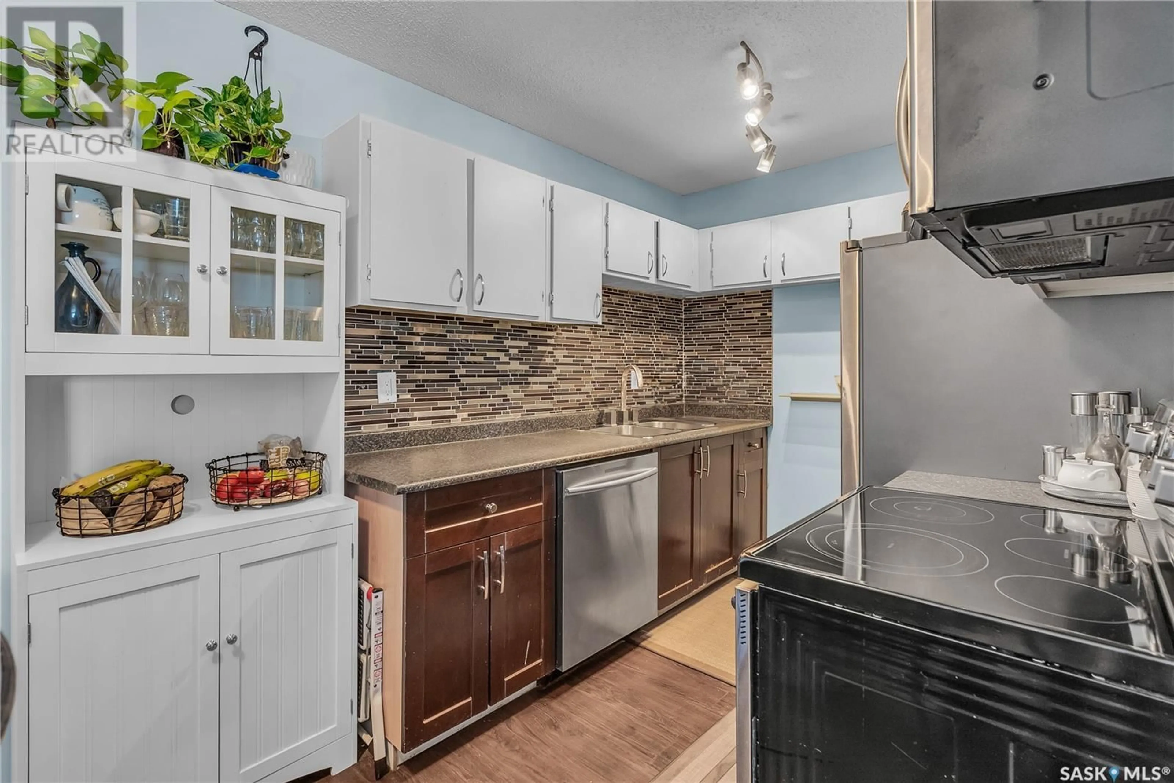 Standard kitchen, unknown for 309 315 TAIT CRESCENT, Saskatoon Saskatchewan S7H5L6