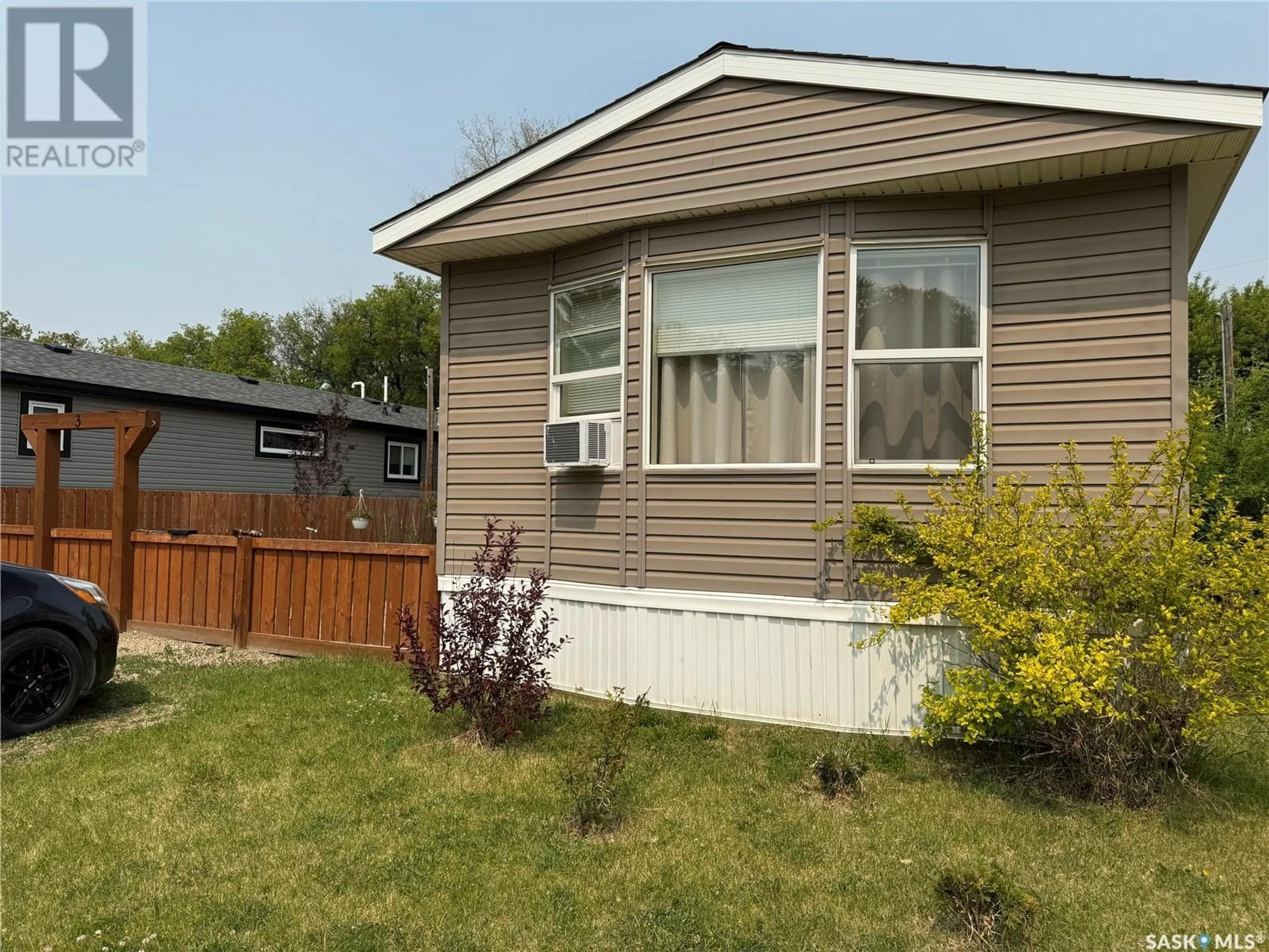 Home with vinyl exterior material, street for 3 404 8TH AVENUE E, Watrous Saskatchewan S0K4T0