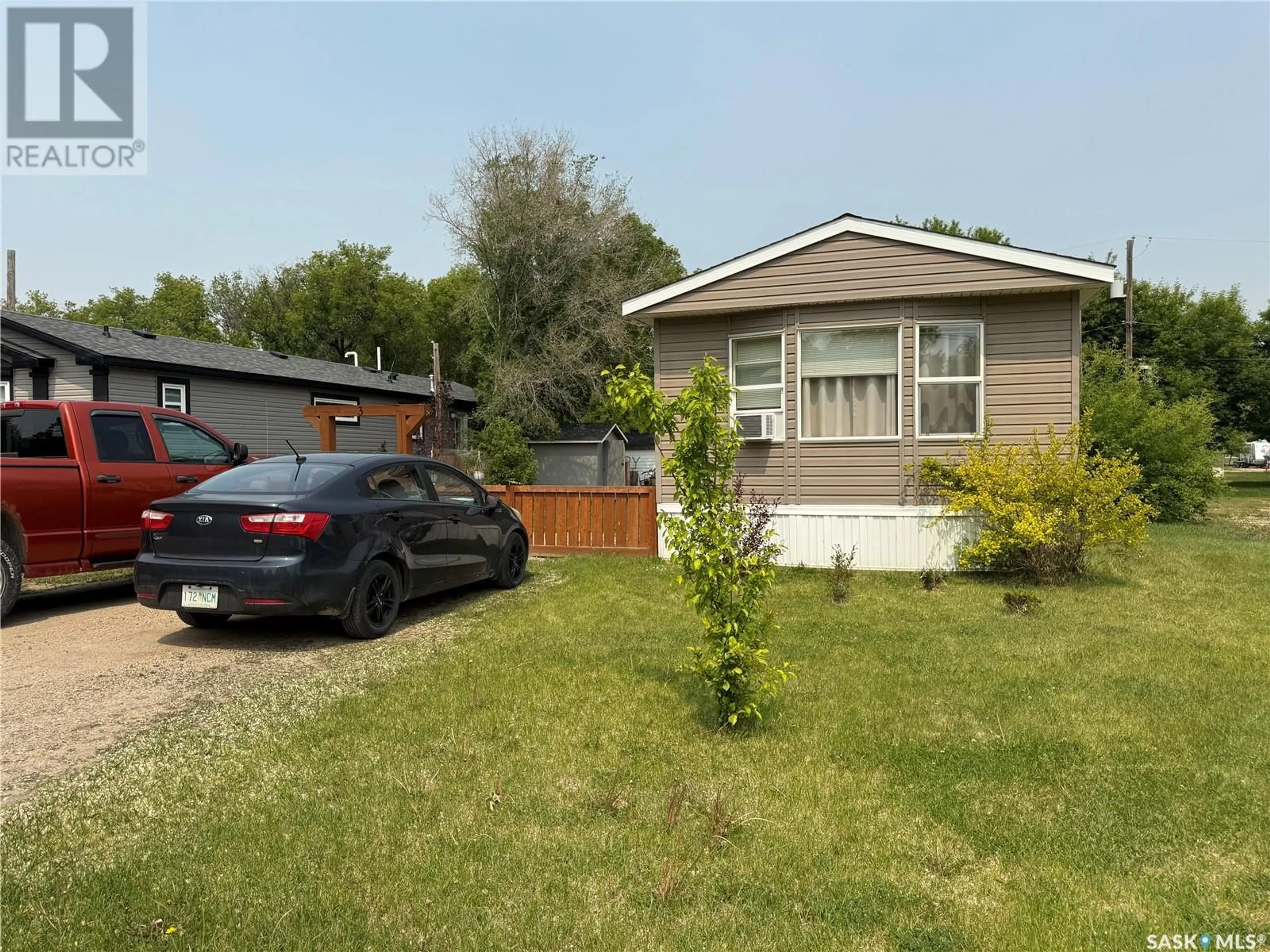 Home with vinyl exterior material, street for 3 404 8TH AVENUE E, Watrous Saskatchewan S0K4T0