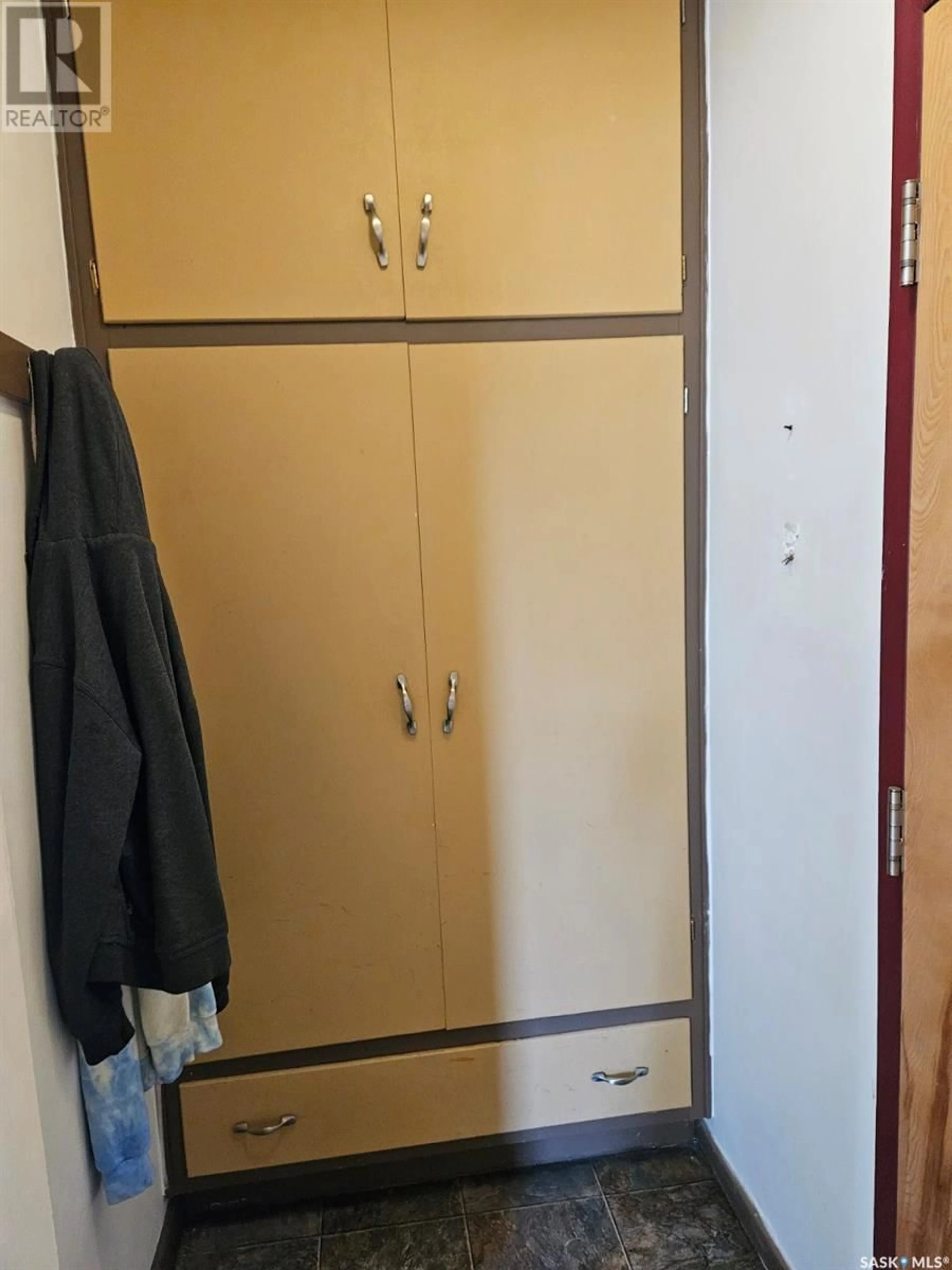Storage room or clothes room or walk-in closet for 19 400 4TH AVENUE, Saskatoon Saskatchewan S7K2M3