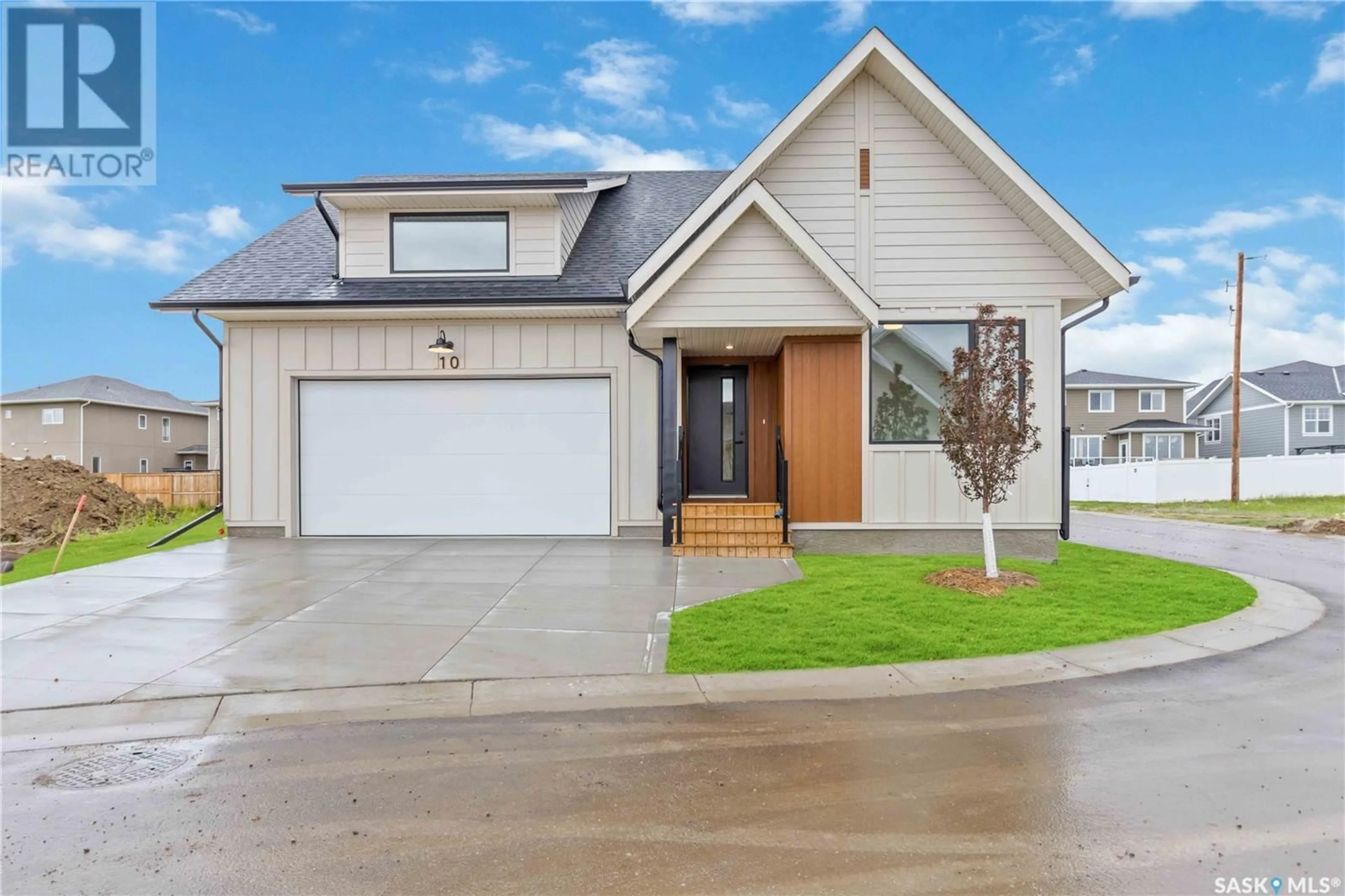 Home with brick exterior material, street for 15 105 HATHWAY CRESCENT, Saskatoon Saskatchewan S7V0P5