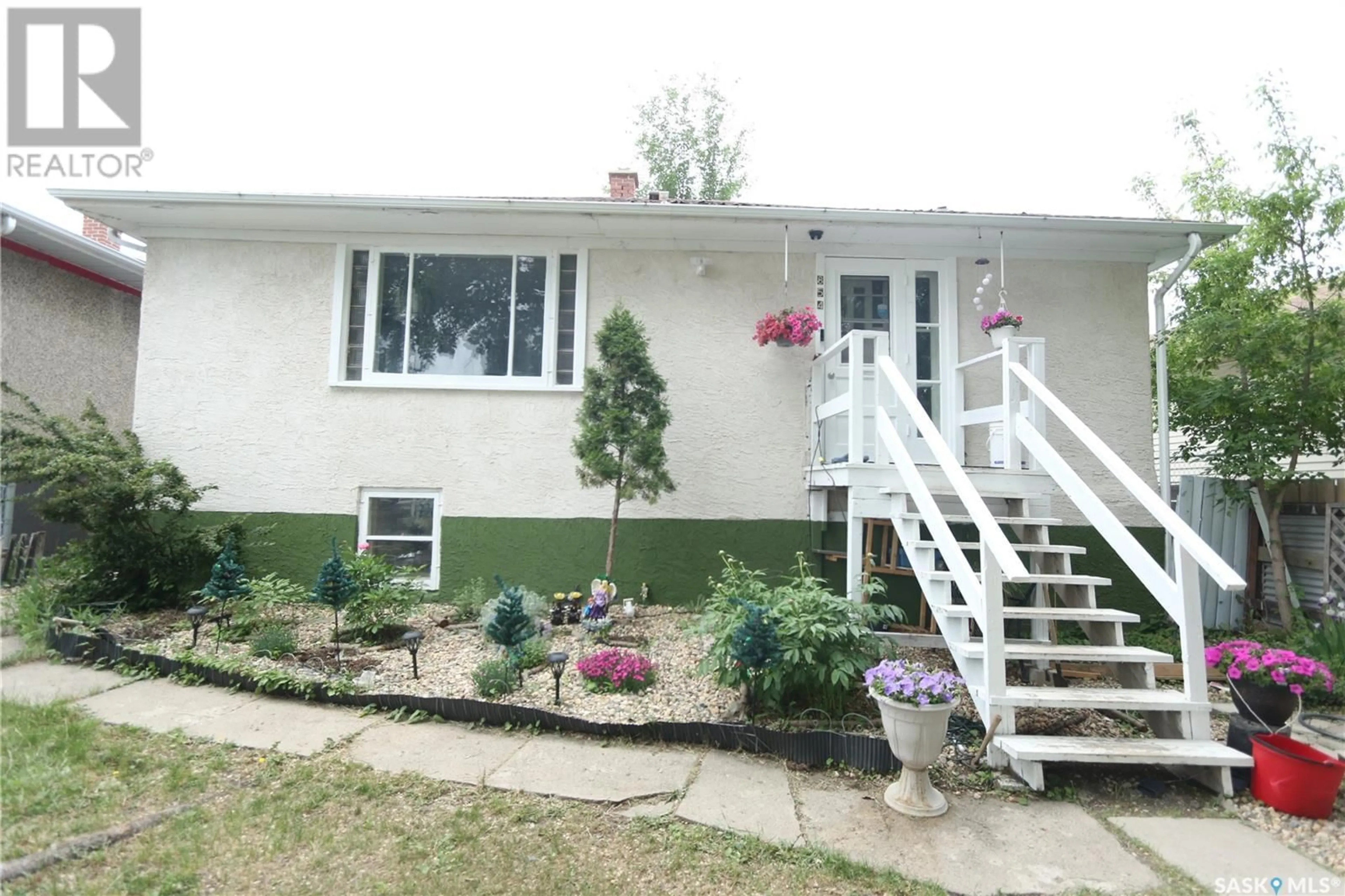 Home with vinyl exterior material, street for 854 MCTAVISH STREET, Regina Saskatchewan S4T3T9