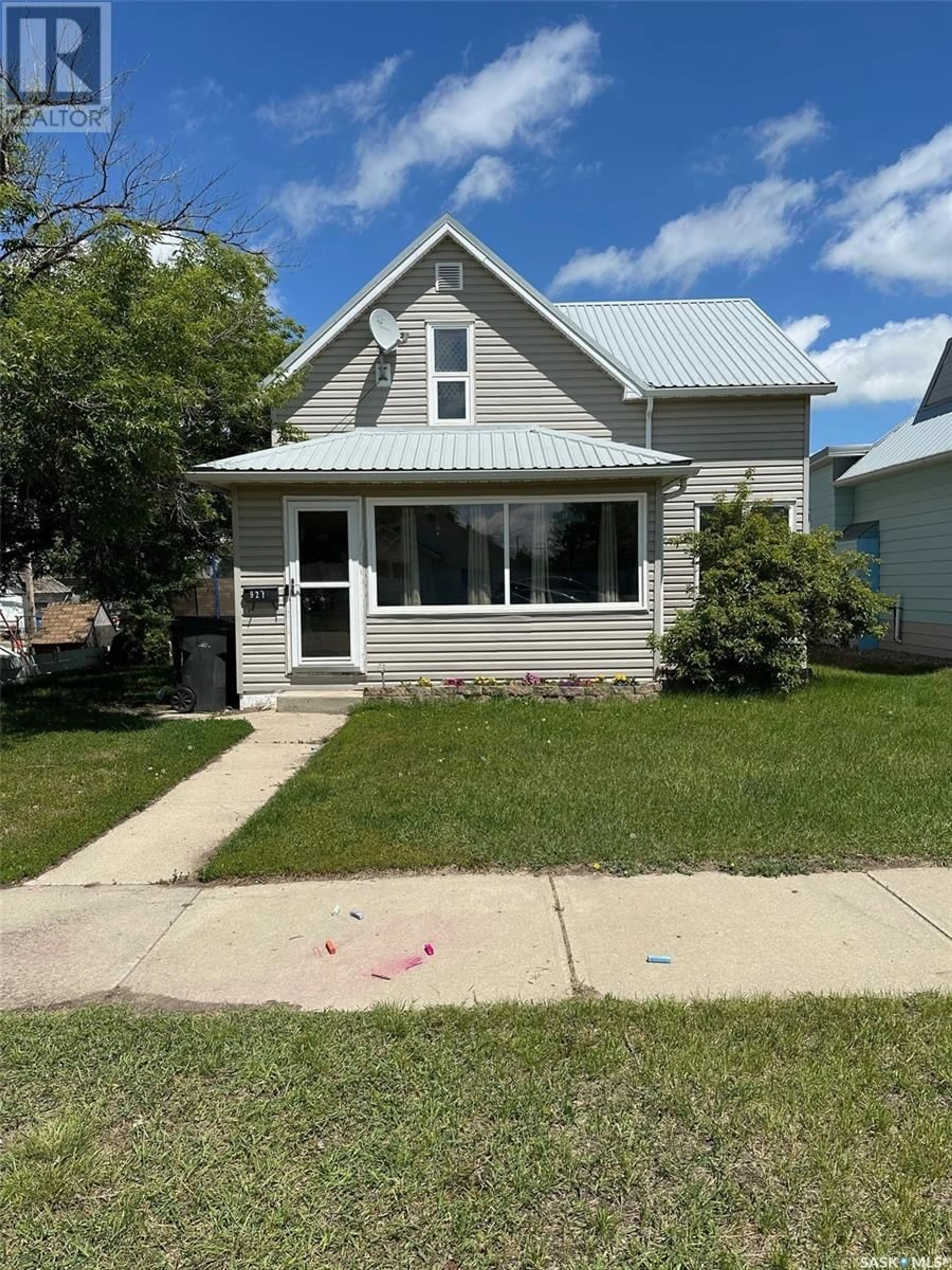 Home with vinyl exterior material, street for 921 3RD STREET, Estevan Saskatchewan S4A0R2