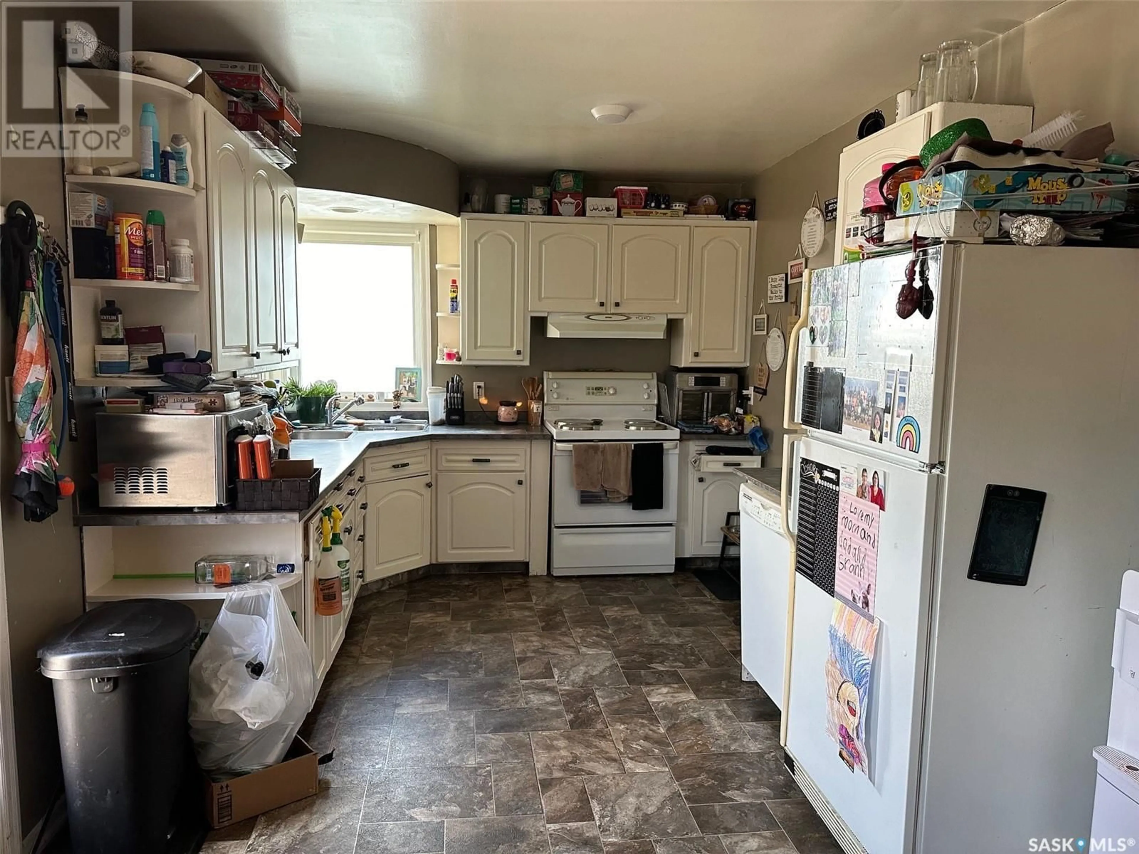 Standard kitchen, ceramic/tile floor for 921 3RD STREET, Estevan Saskatchewan S4A0R2